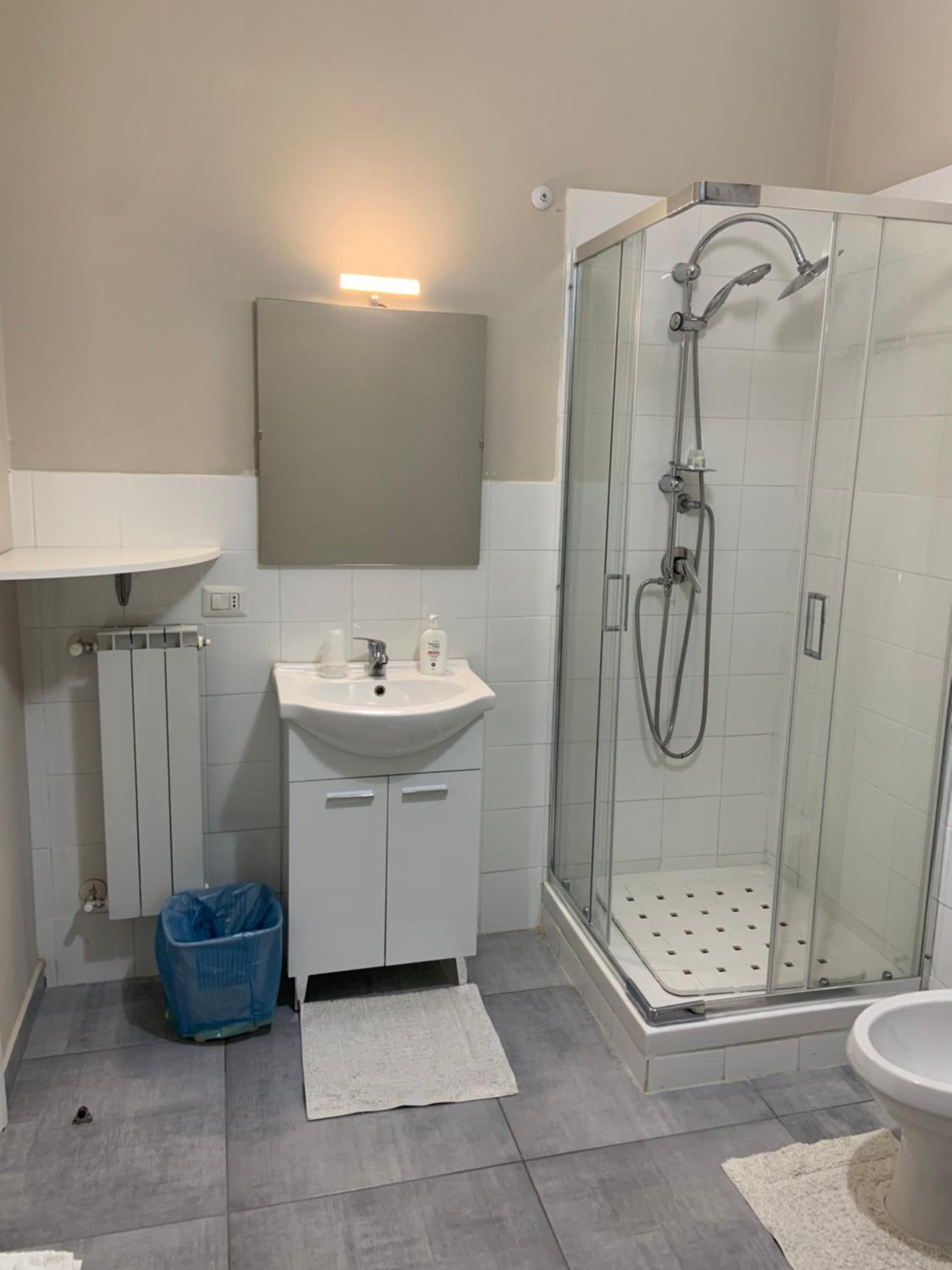 Double or Twin Room with Private External Bathroom - Photo 12