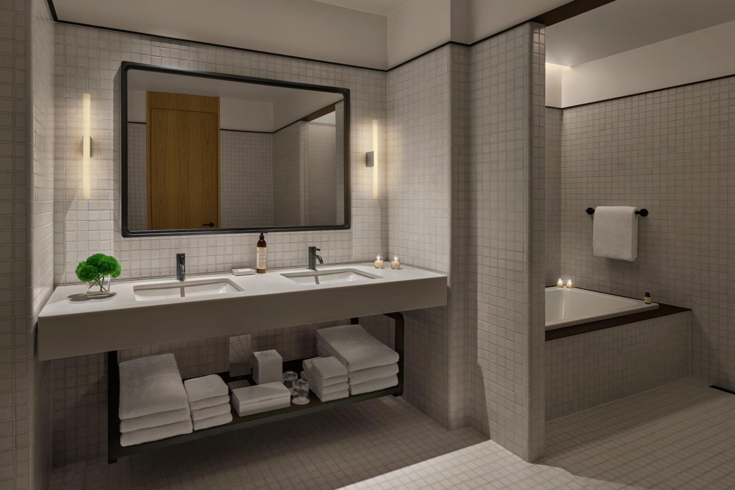 One-Bedroom Deluxe King Suite with Scenic View - Photo 2