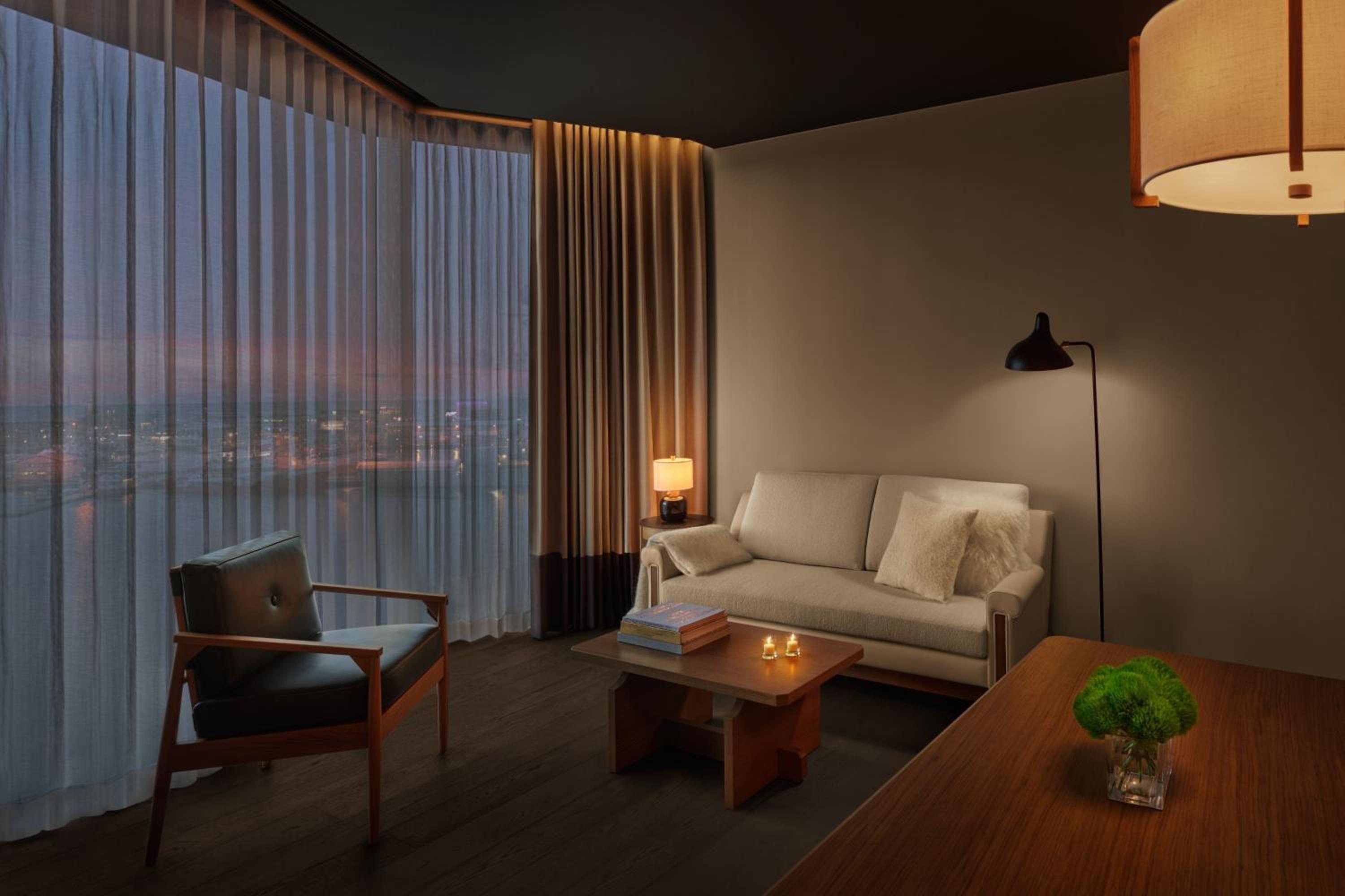 One-Bedroom King Suite with Harbor View - Photo 3
