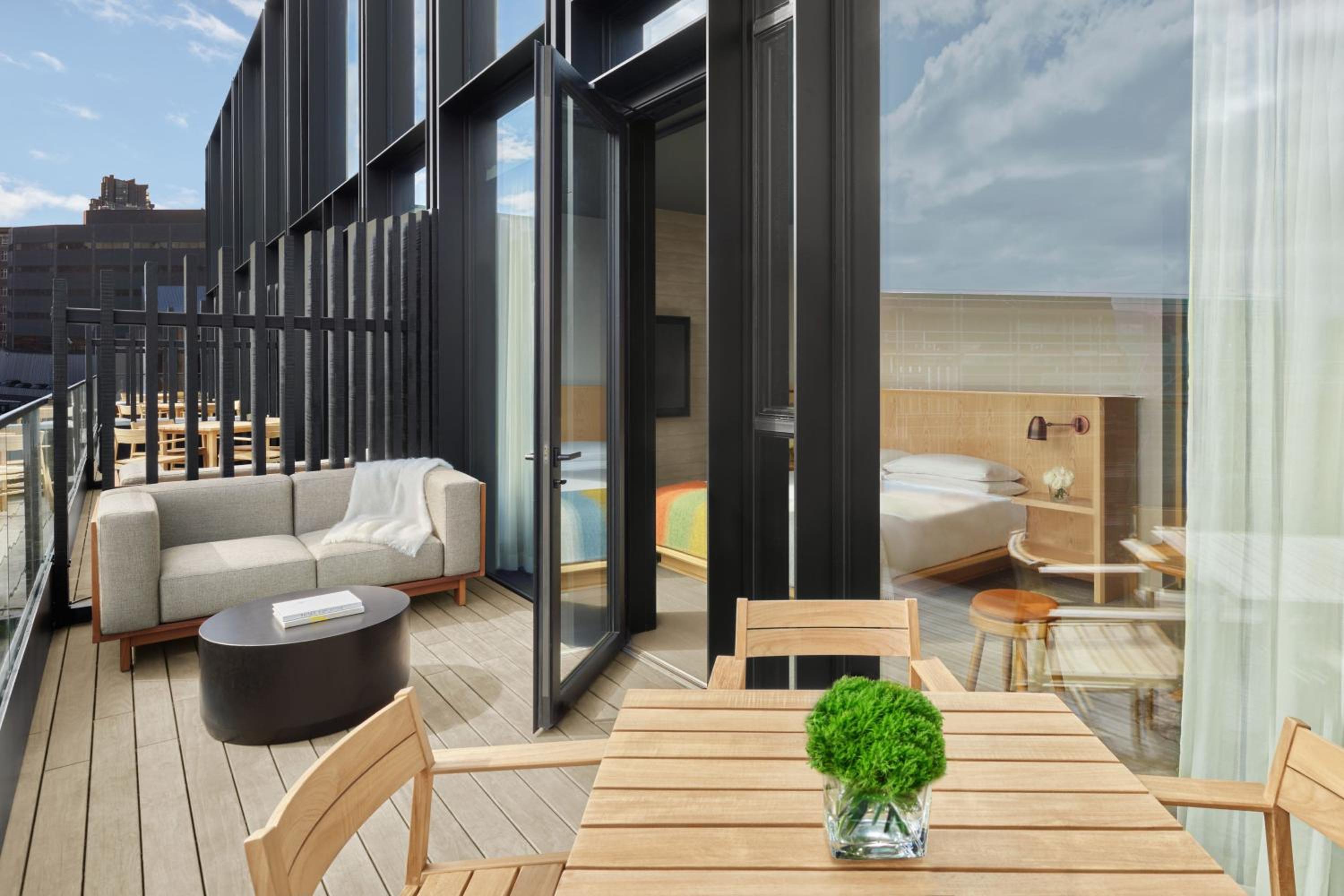 King Room with Terrace and City View - High Floor - Photo 1