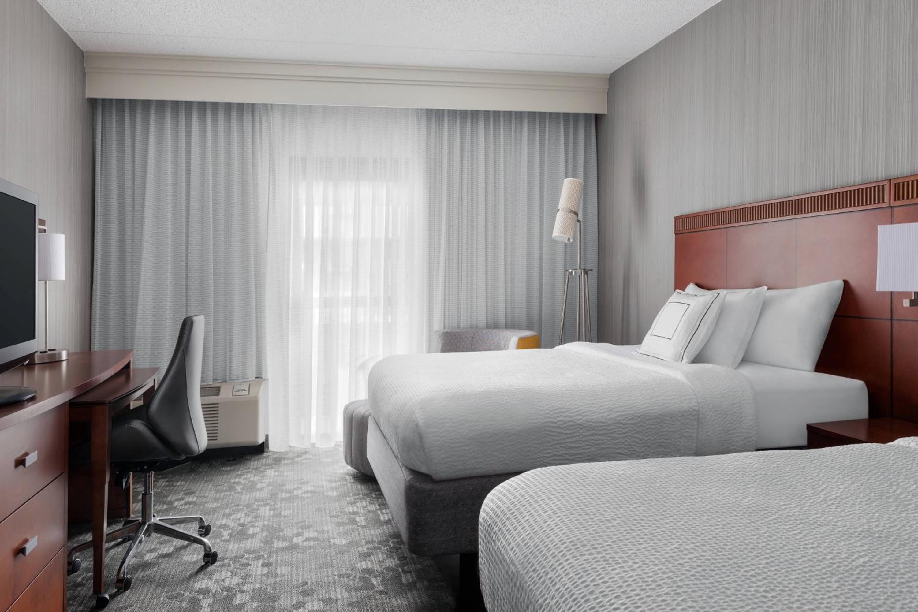 Queen Room with Two Queen Beds - Photo 1