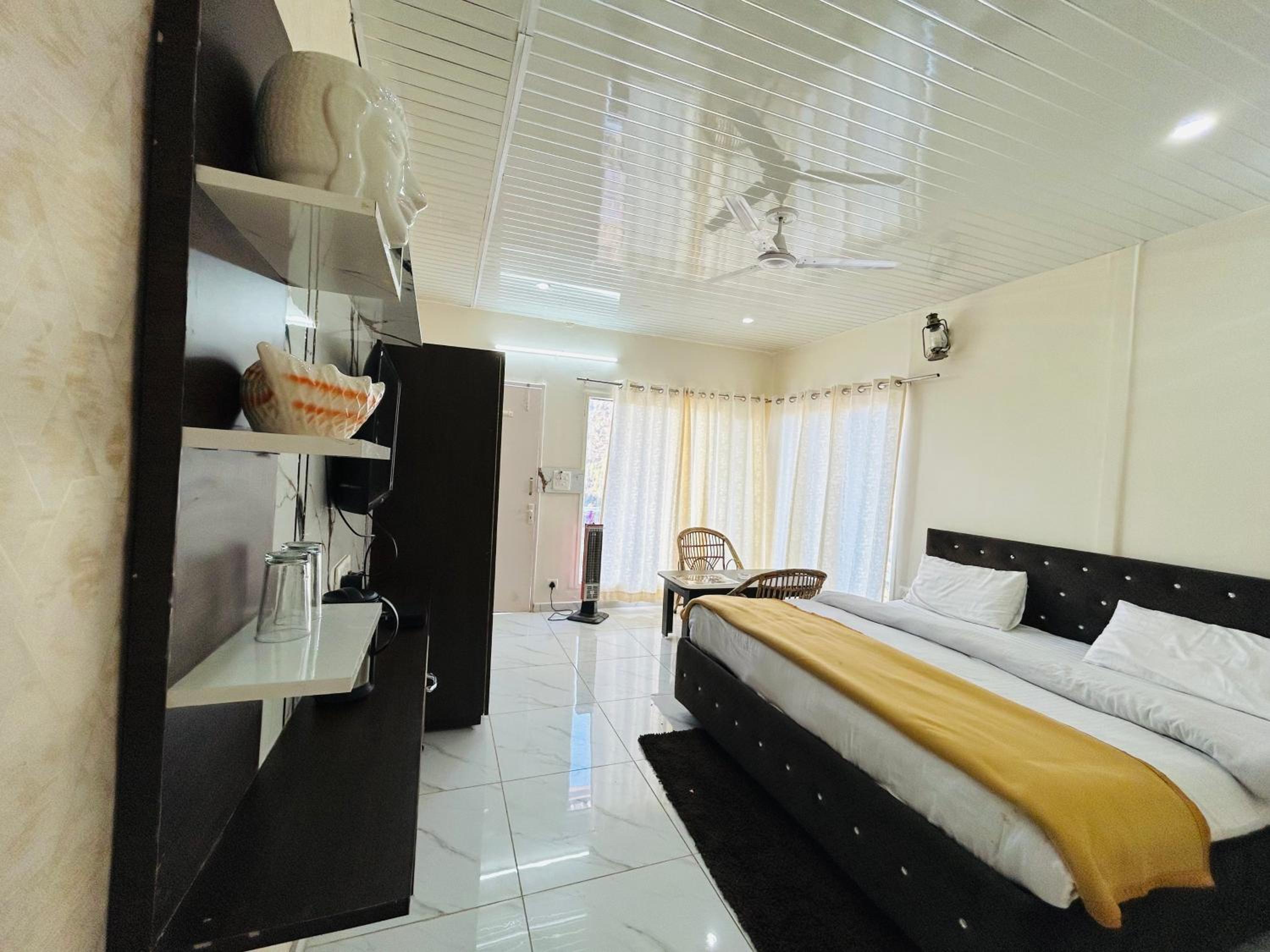 King Room with Mountain View - Photo 8
