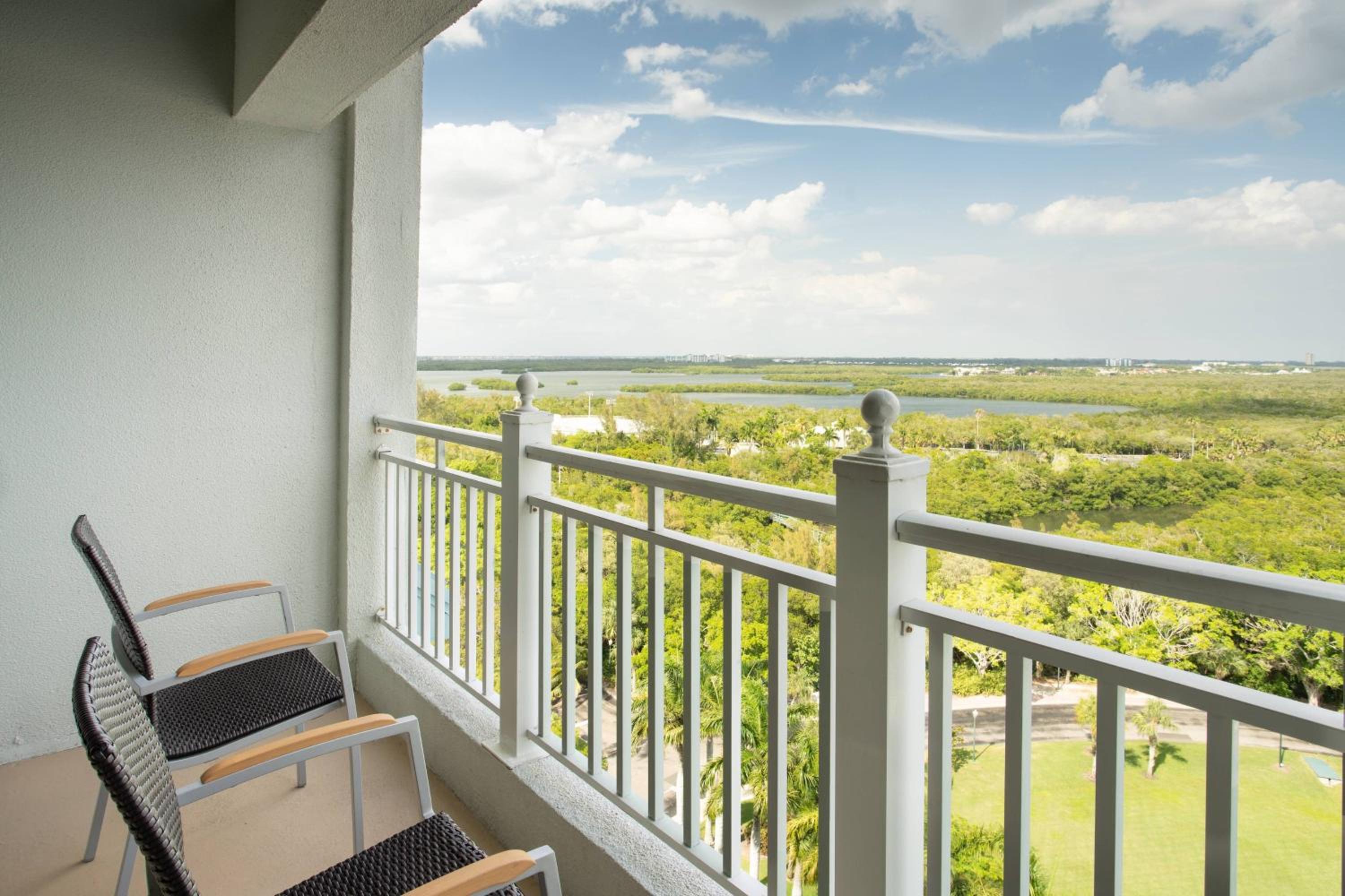 Guest Room Two Queen with Resort View, Captiva Tower, Balcony - Photo 2