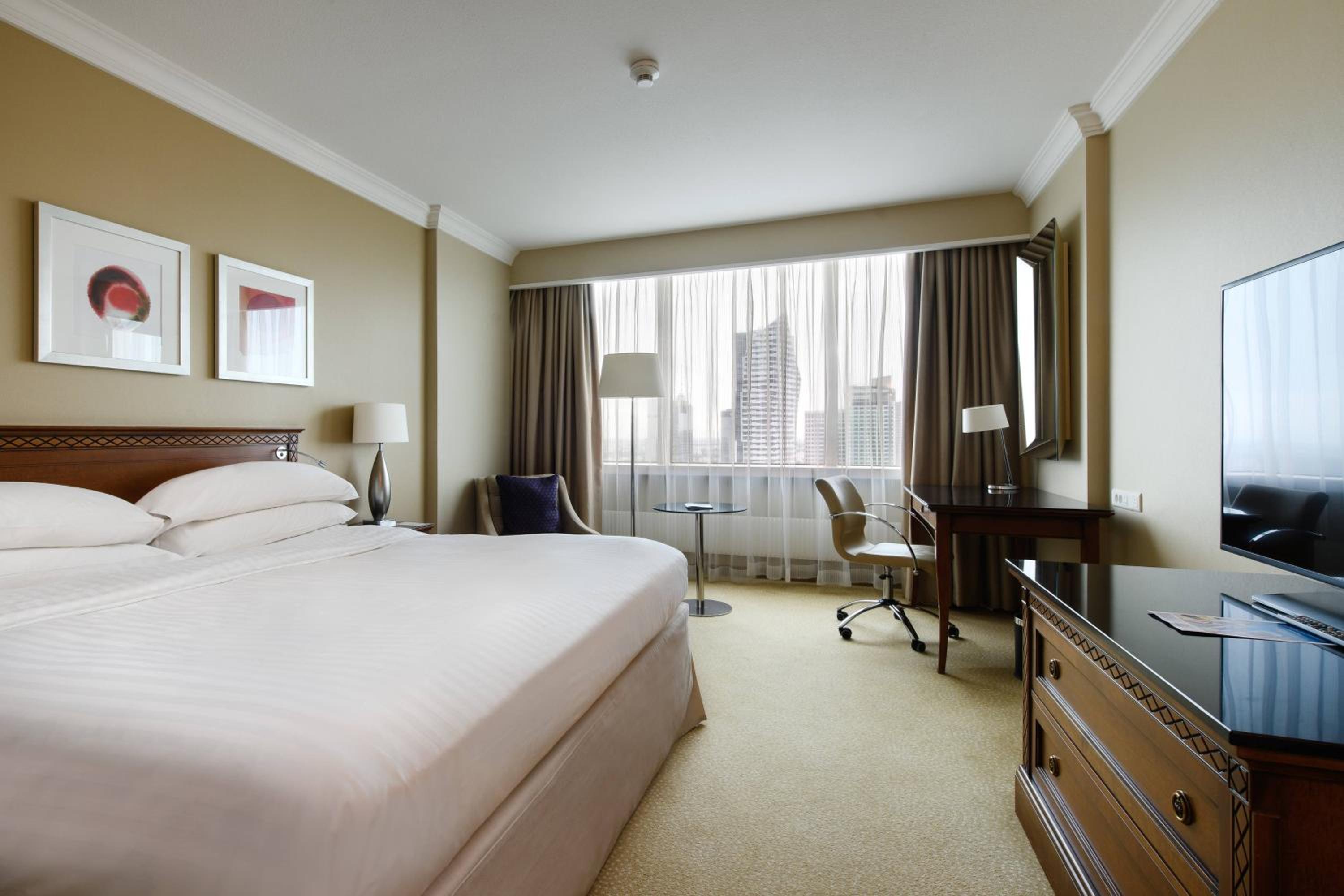 Deluxe Guest room, 1 King - Photo 1