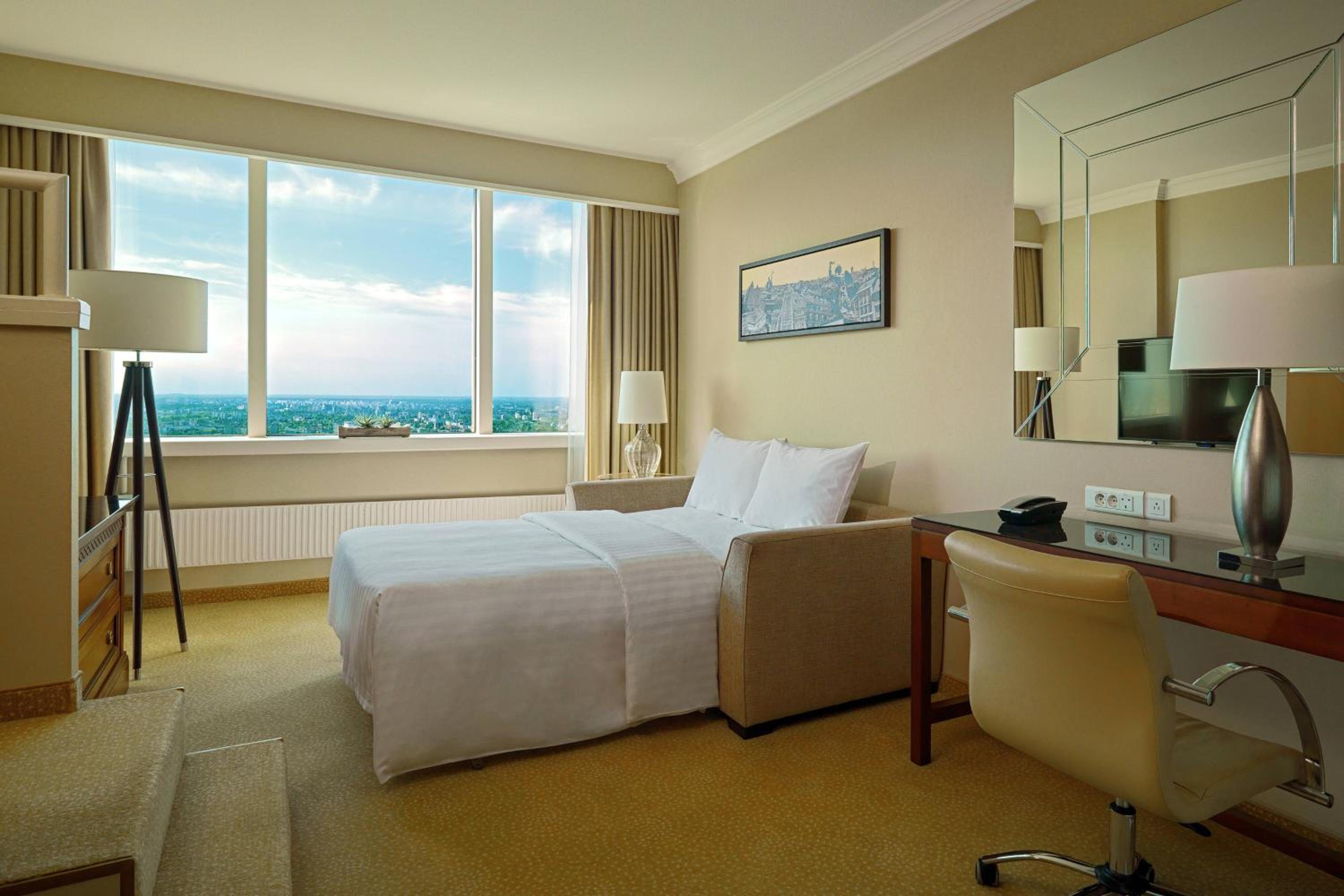 Bi-Level Suite - Photo 5