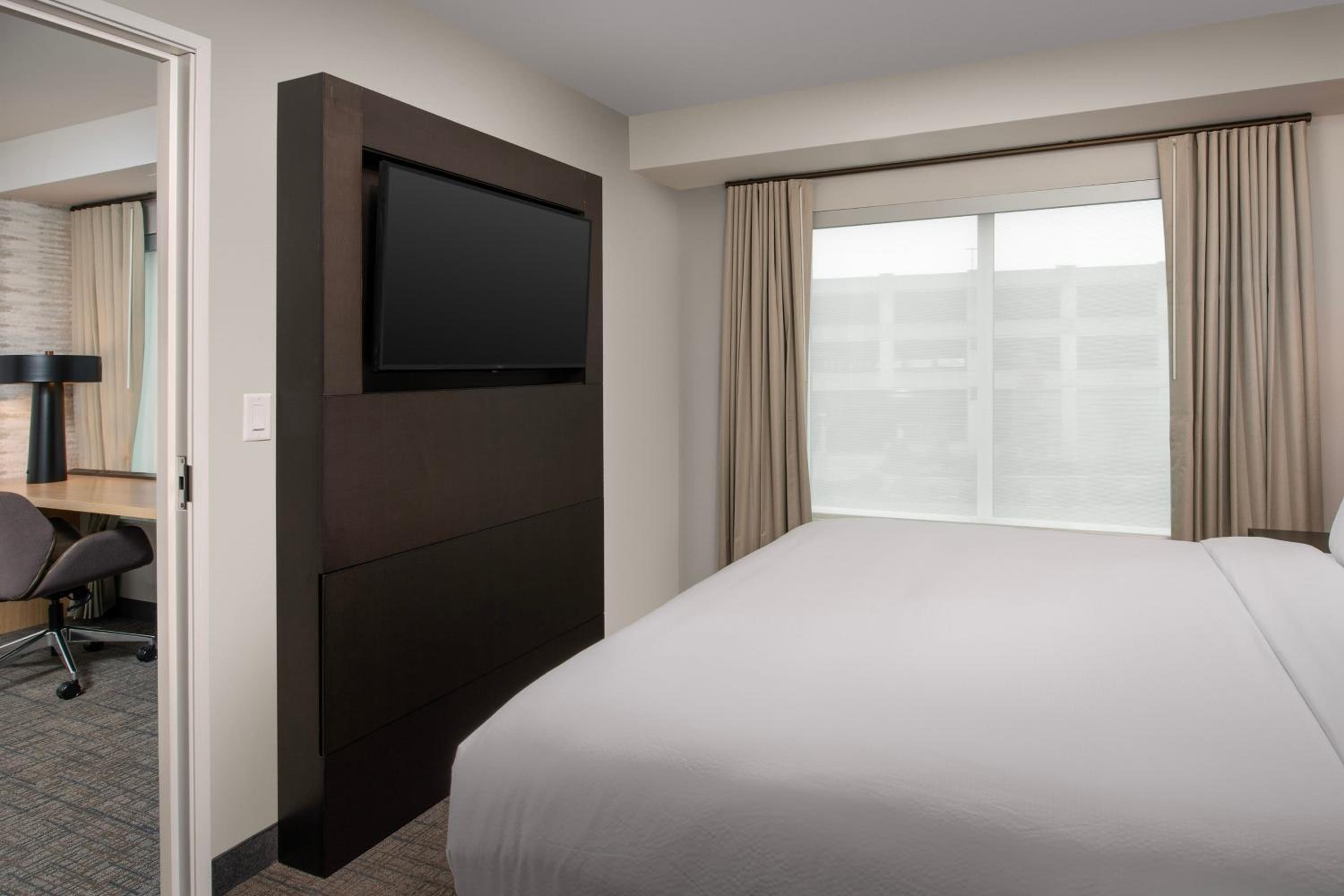One-Bedroom King Suite with Sofa Bed  - Photo 5