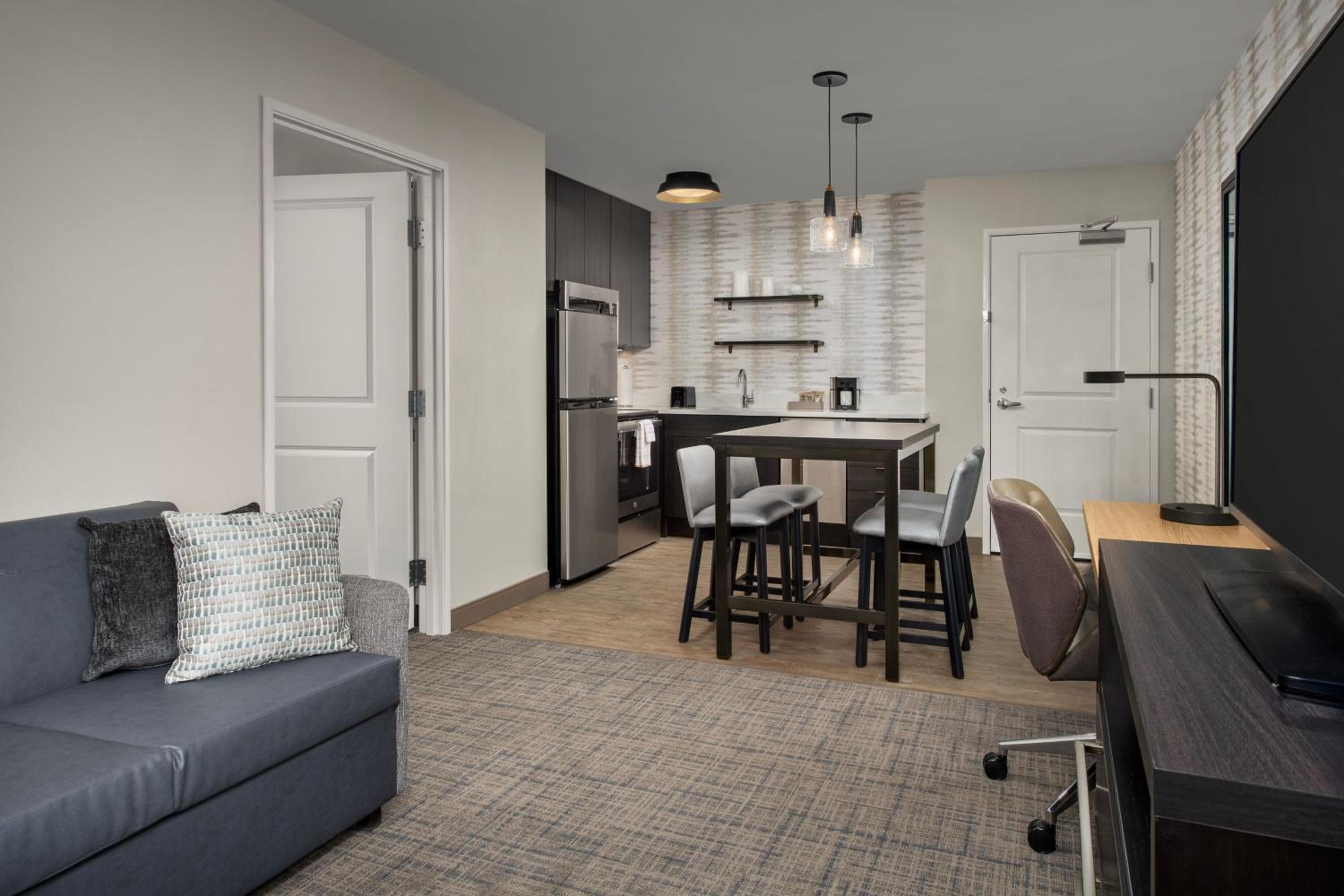 One-Bedroom Deluxe King Suite with Sofa-Bed - Photo 2