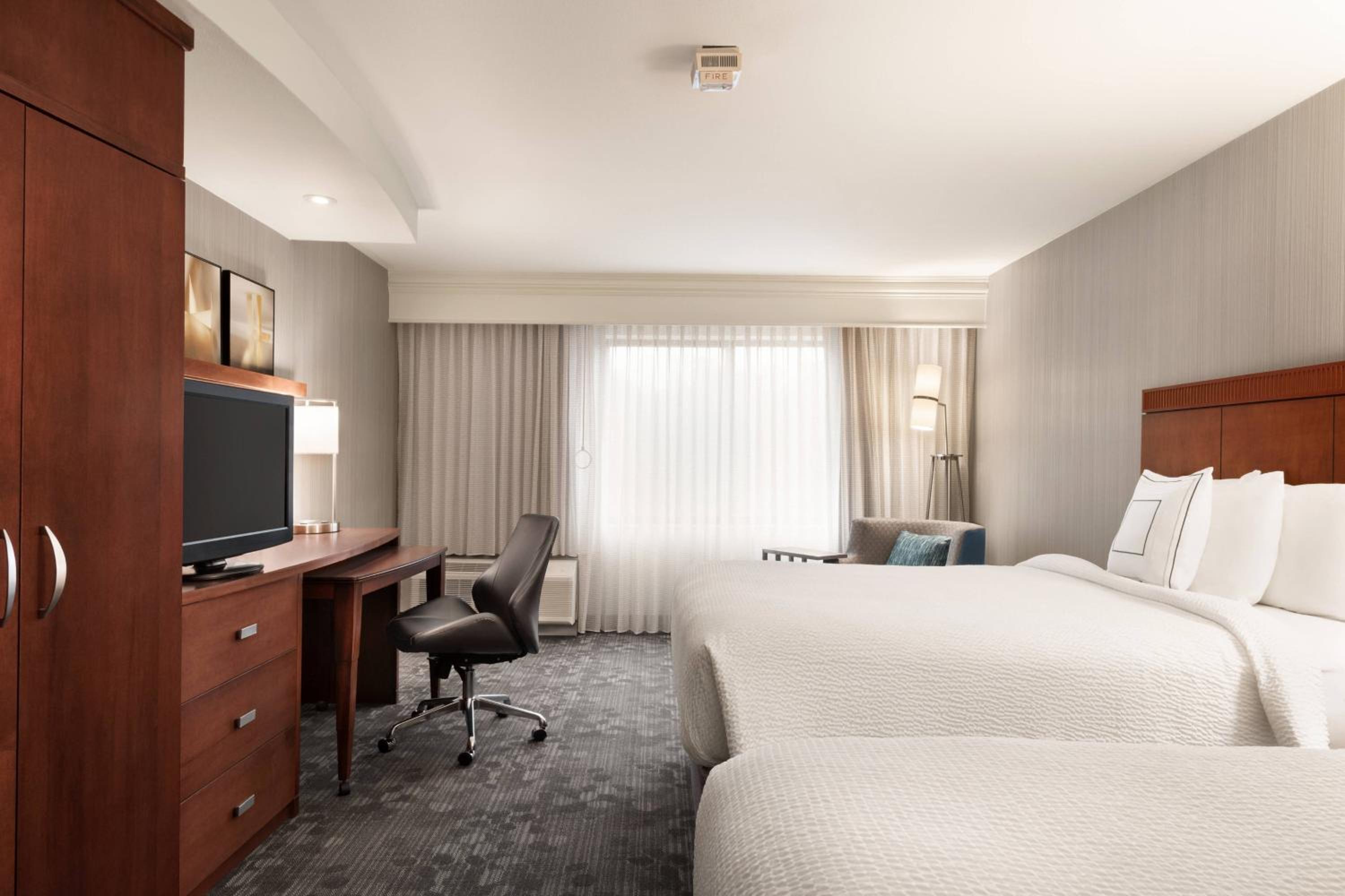 Queen Room with Two Queen Beds - Photo 1