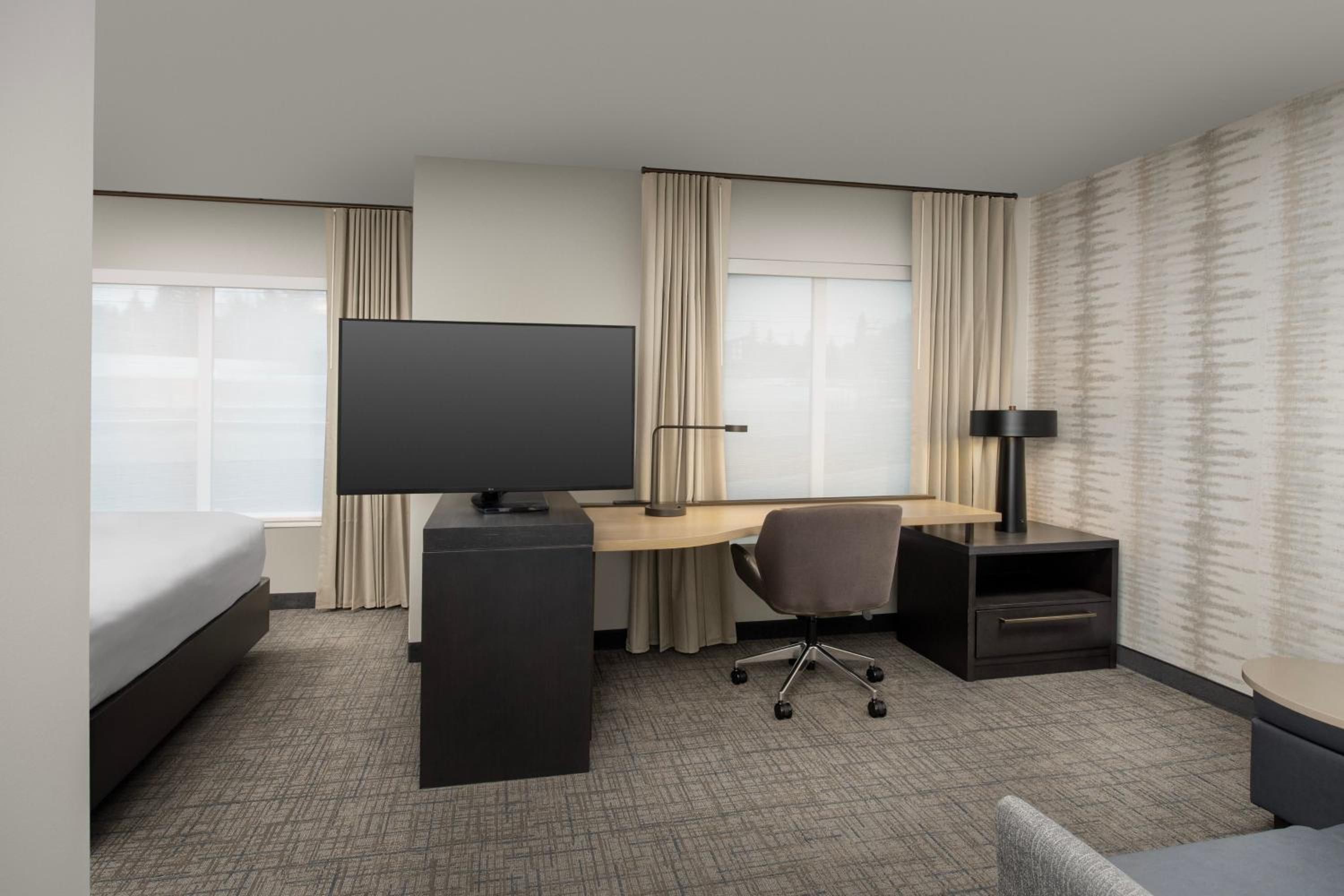 King Studio with Sofa Bed - Photo 6