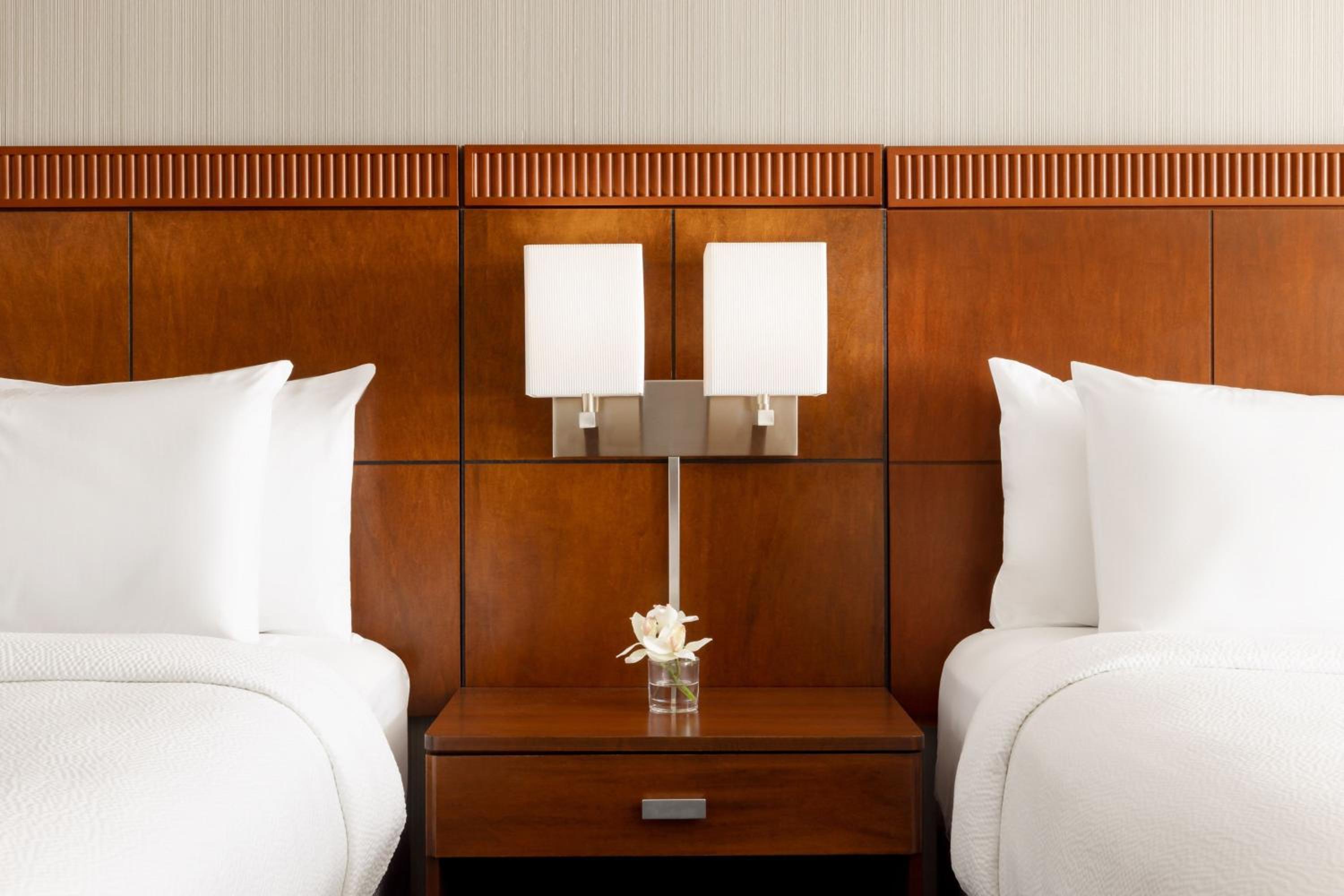 Queen Room with Two Queen Beds - Photo 6