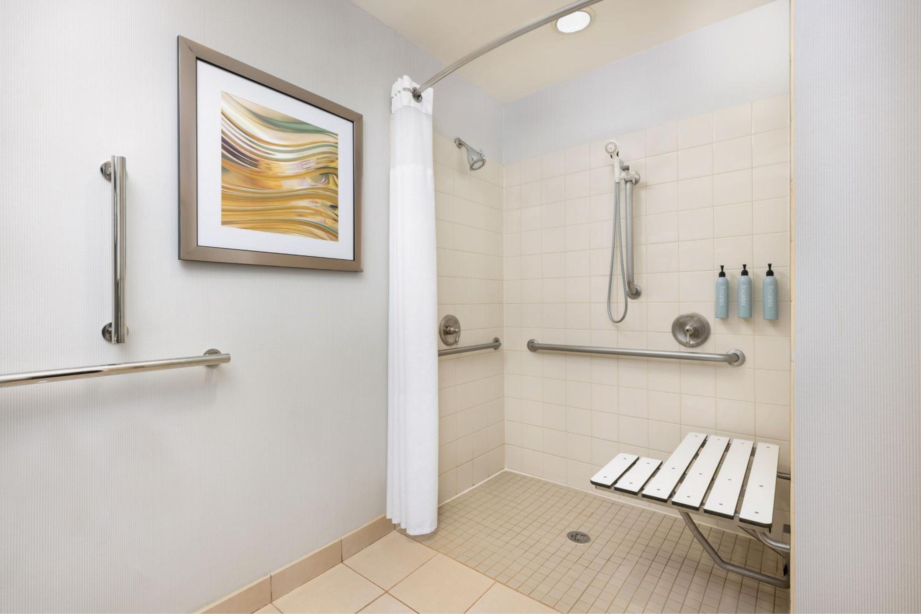 King Room - Hearing Accessible - Photo 5