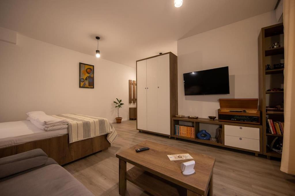 One-Bedroom Apartment photo 1