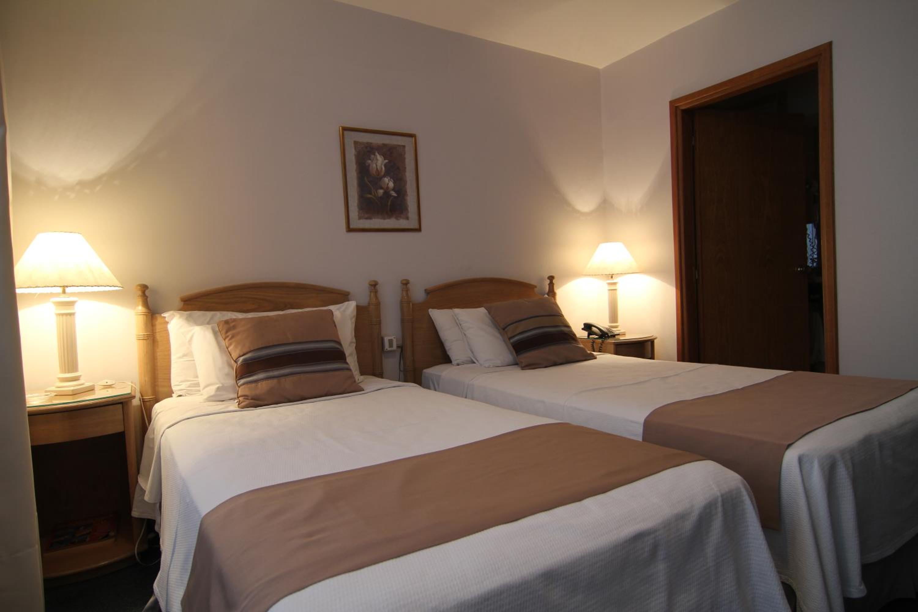 Twin Room - Photo 2