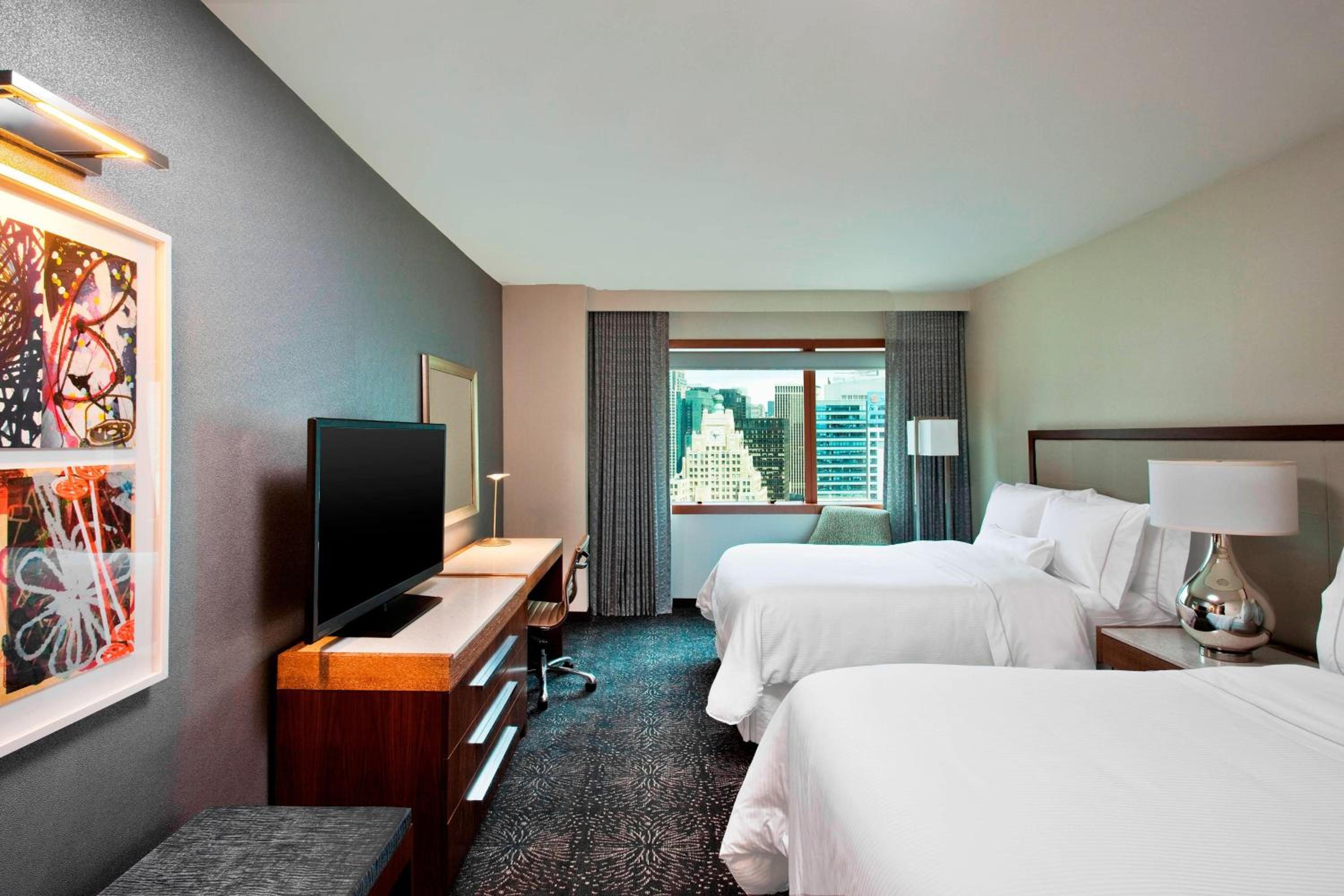 Deluxe Double, Guest room, 2 Double, City view, Mid floor
