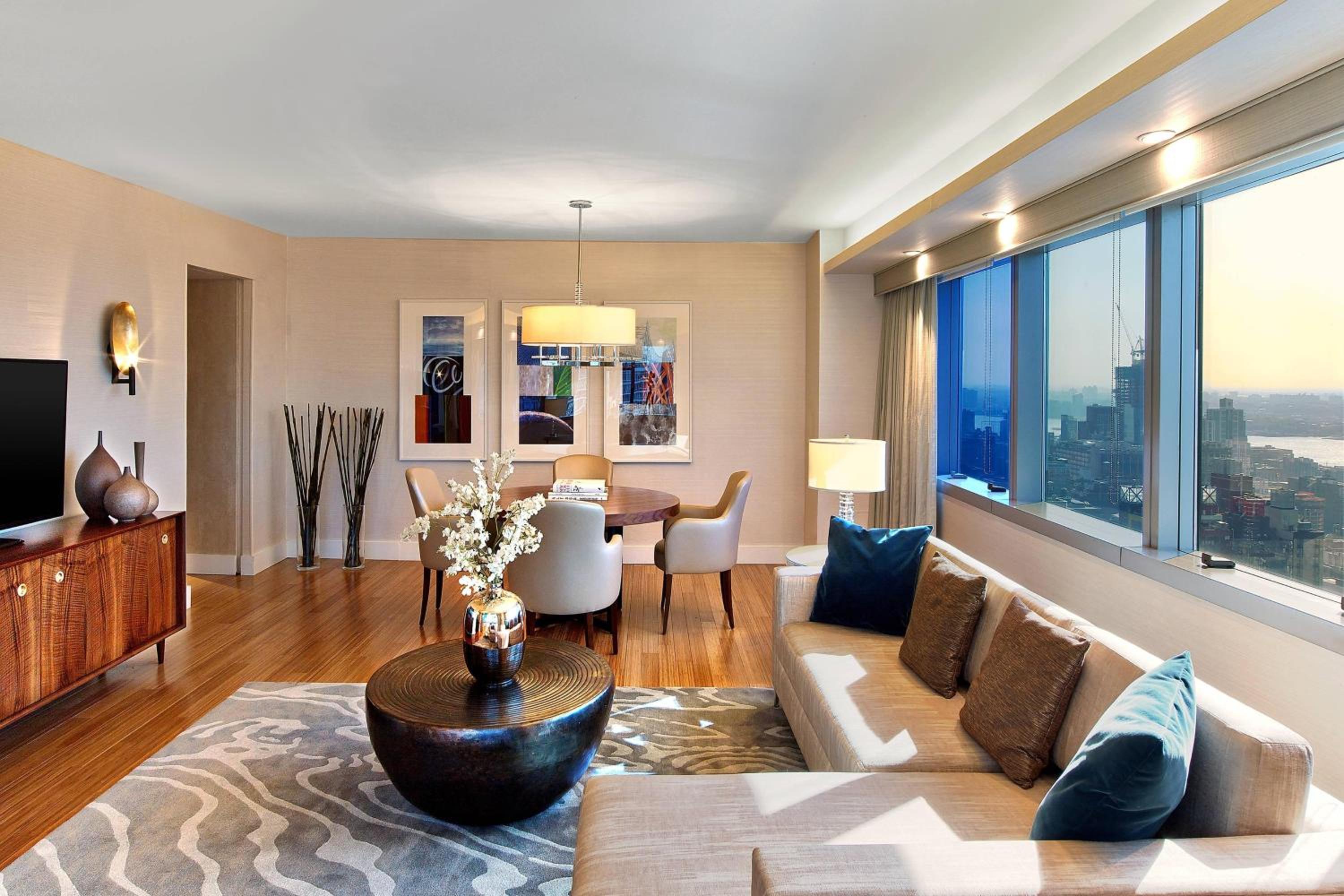 Renewal Suite, 1 King, Skyline view
