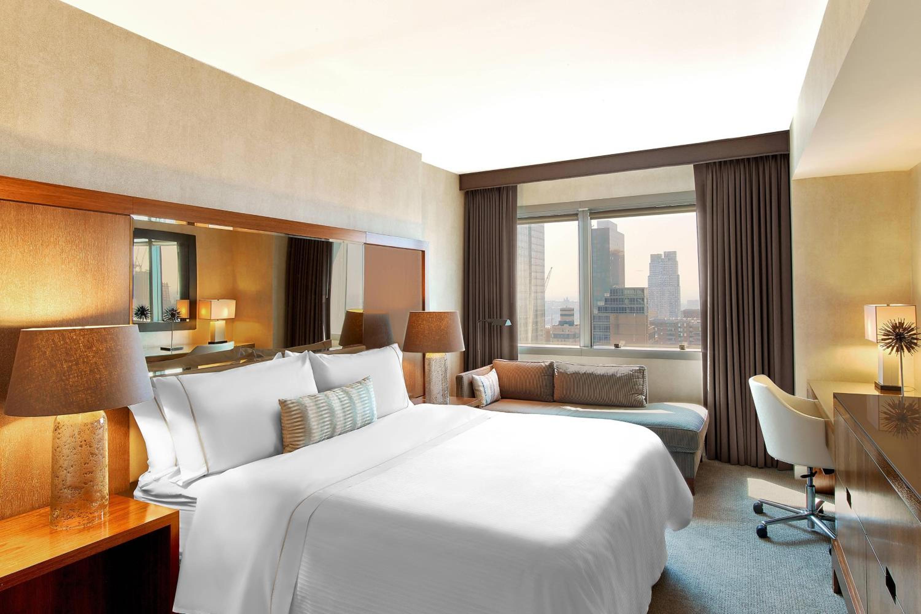 Renewal Suite, 1 King, Skyline view