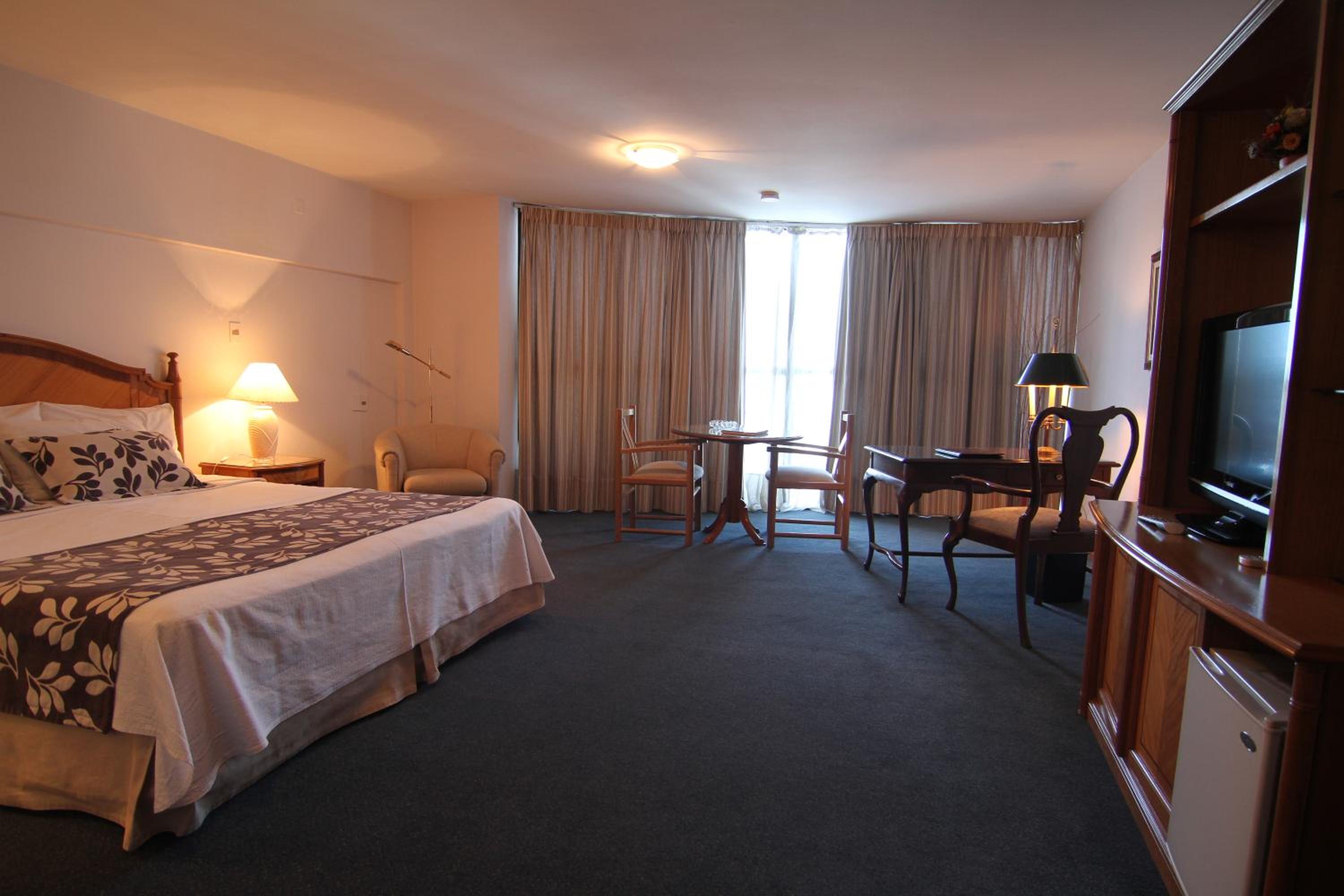 Executive Suite - Photo 2