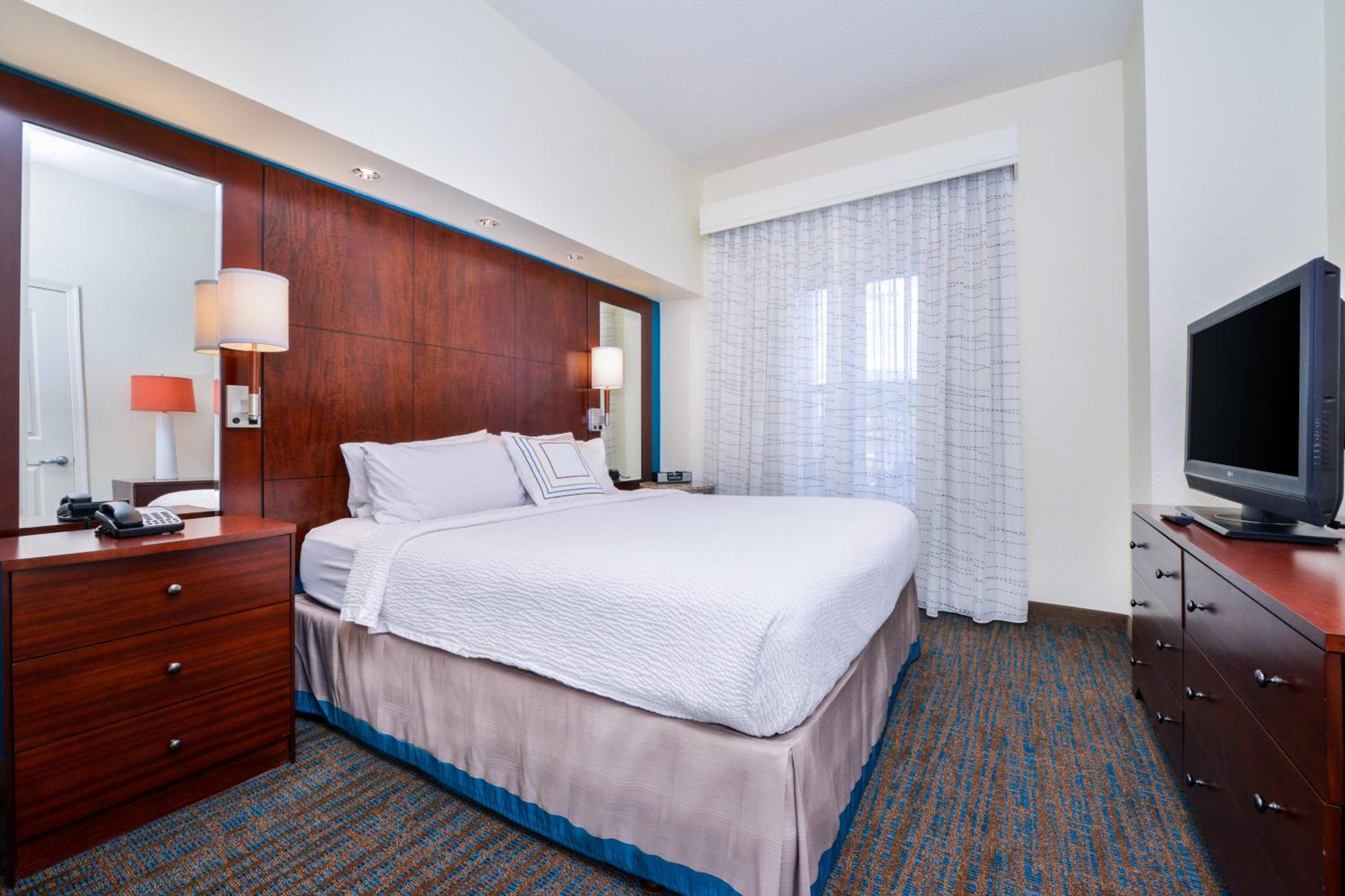 One-Bedroom King Suite with Sofa Bed - Photo 3