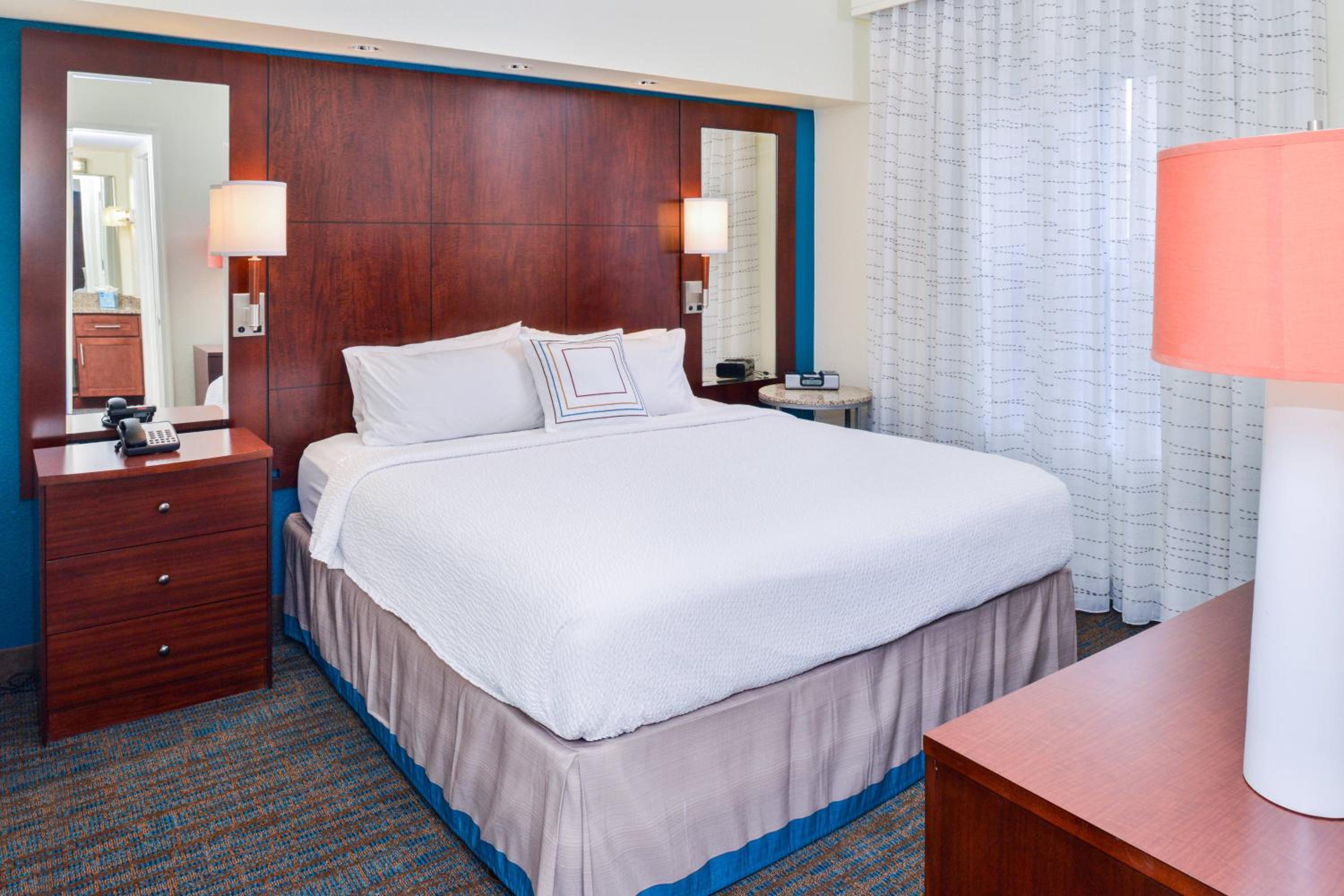 One-Bedroom King Suite with Sofa Bed - Photo 2