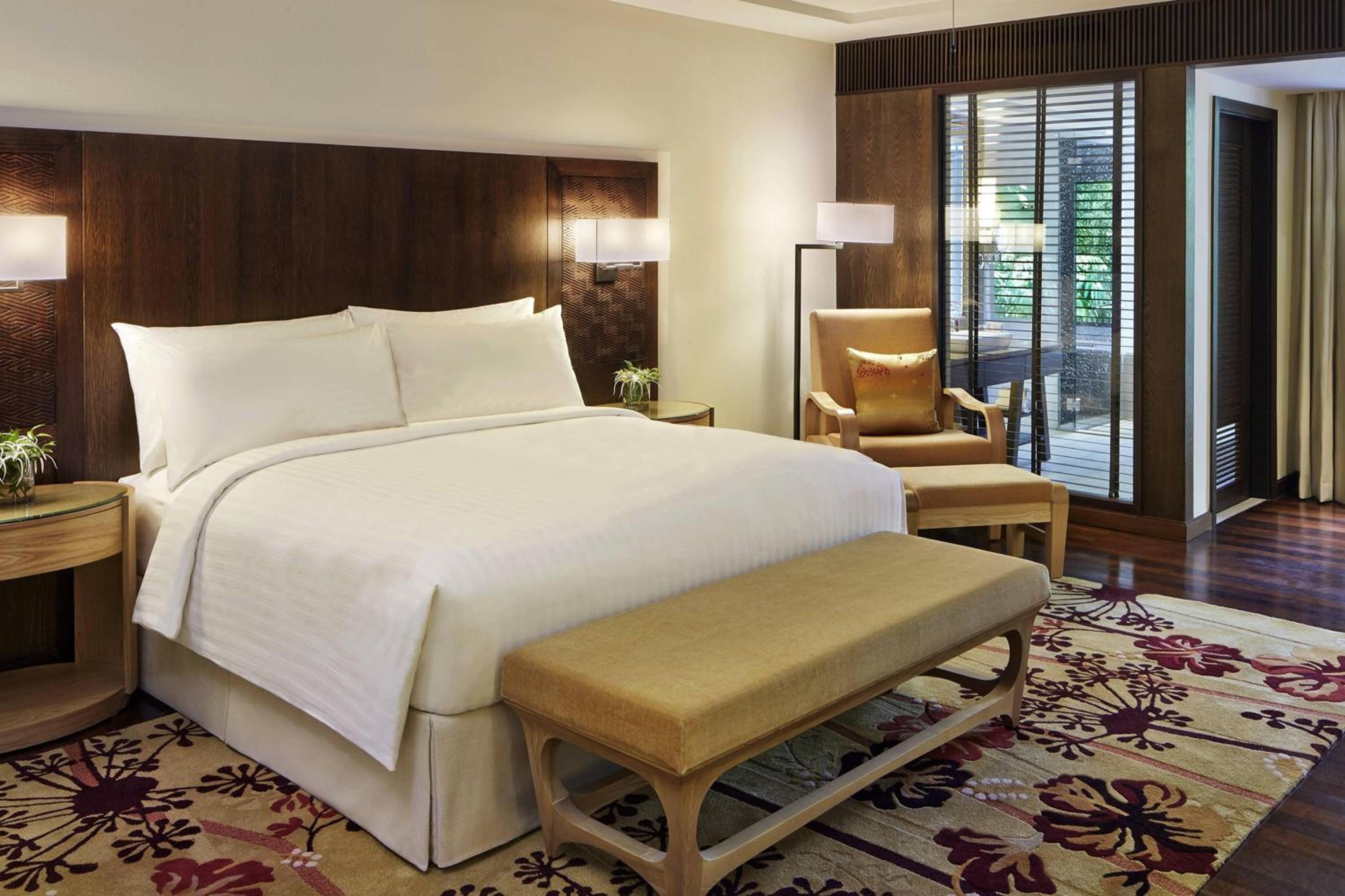 Premier King Room photo 3