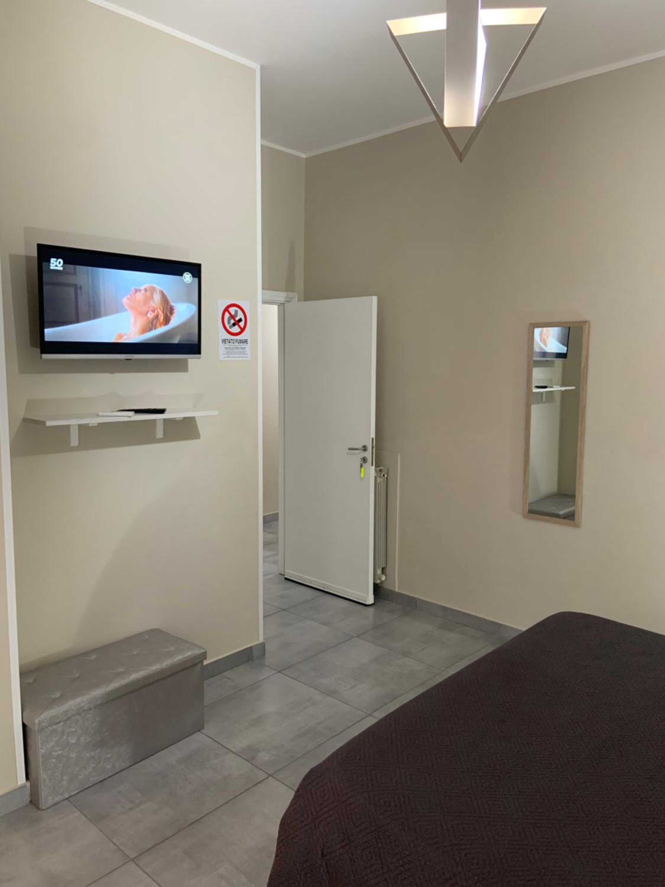 Double Room with Private Bathroom - Photo 5