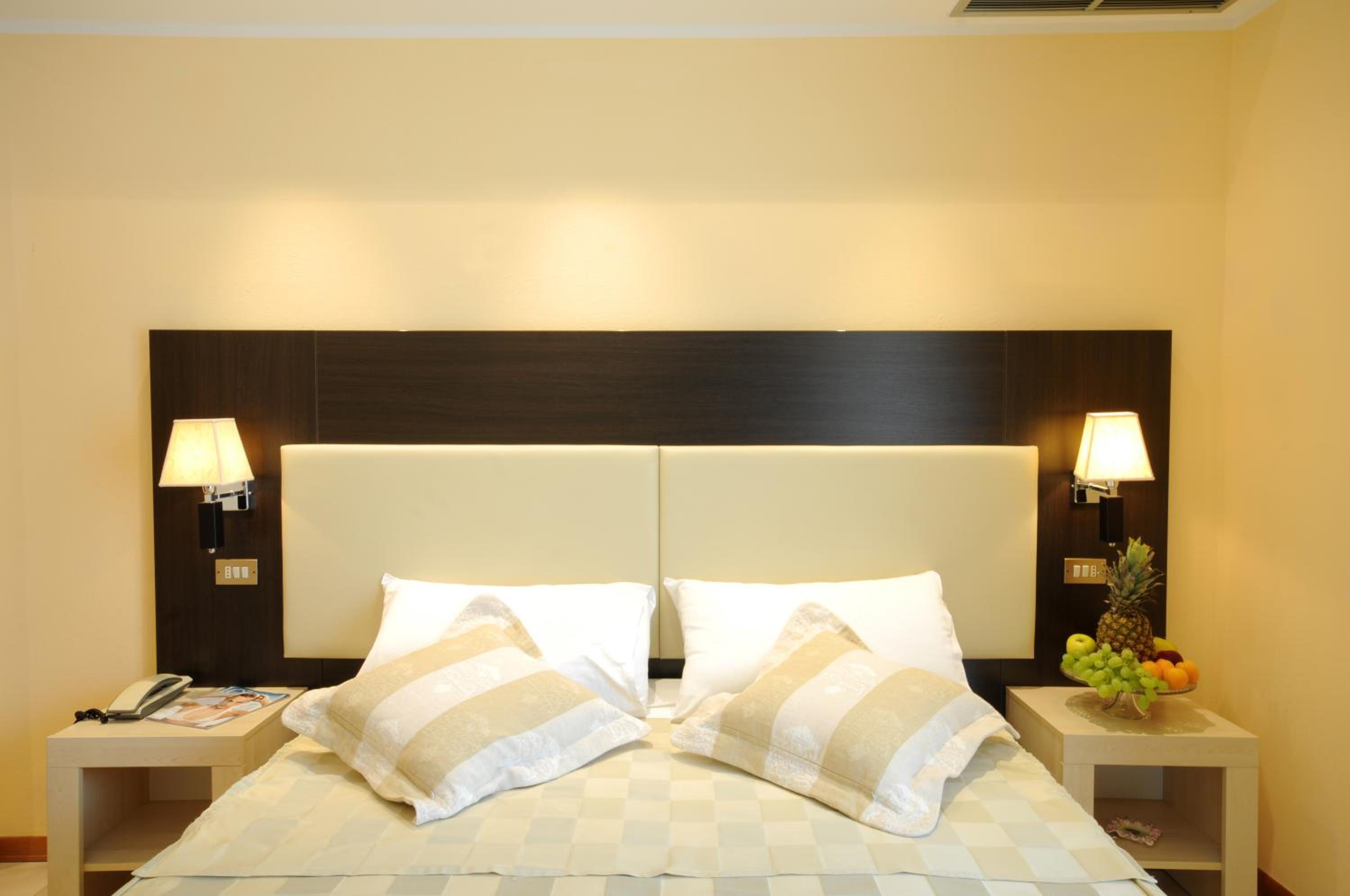 Standard Double Room - Photo 9
