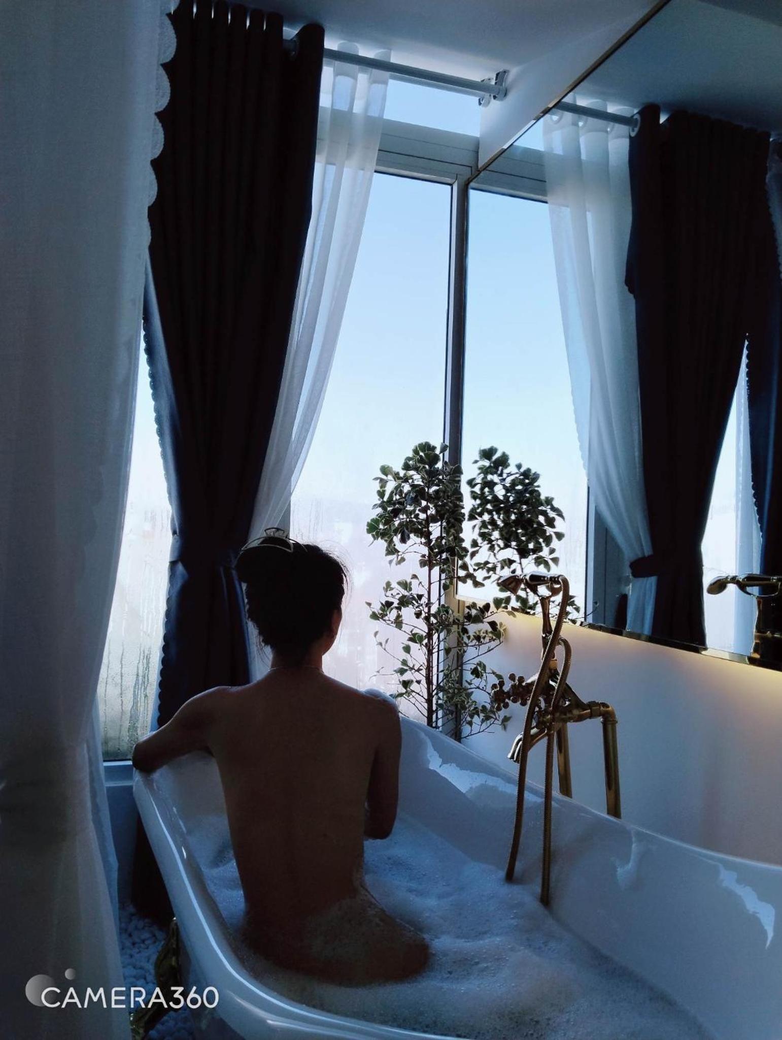 King Suite with Spa Bath photo 3