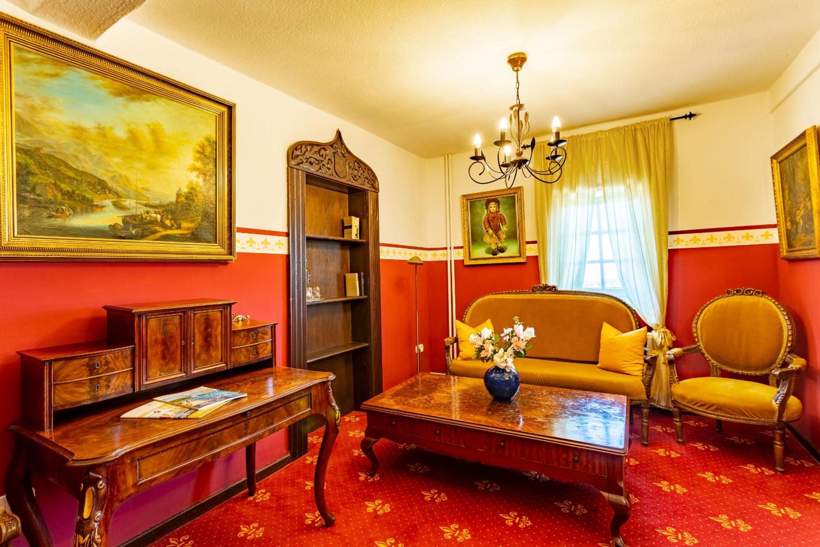 Suite - Photo 1