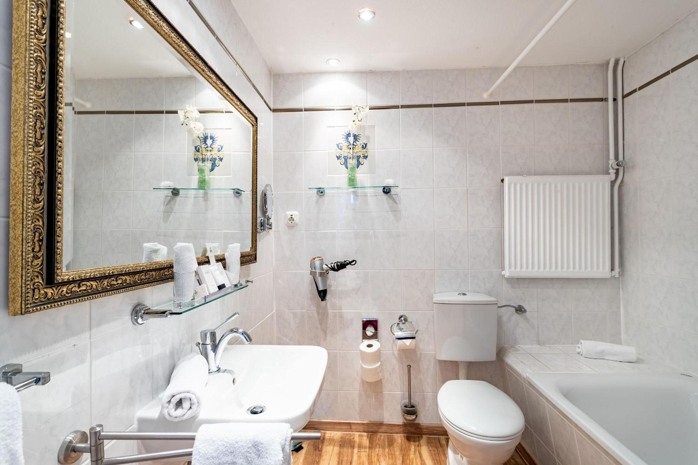 Suite - Photo 3