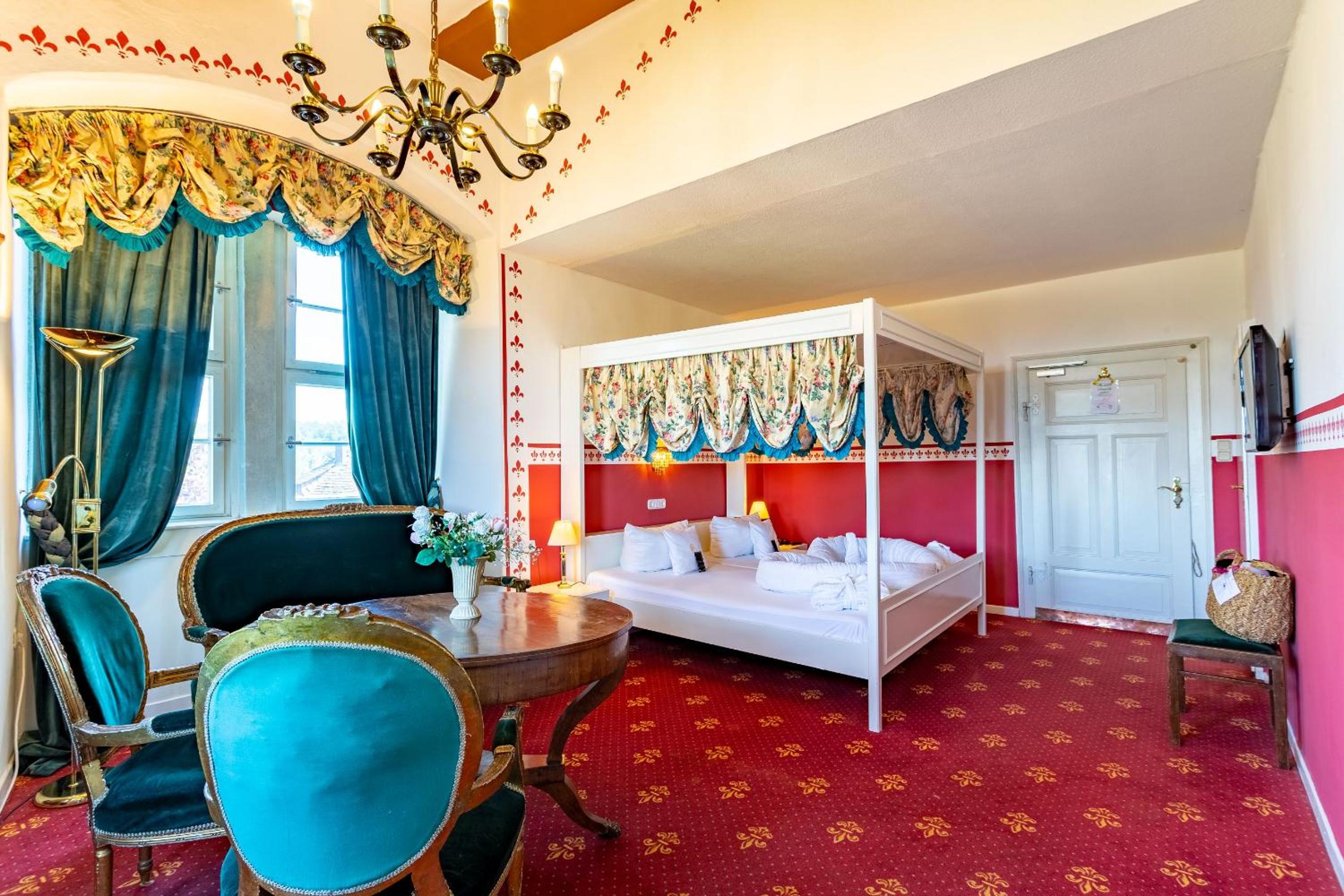 Suite - Photo 5