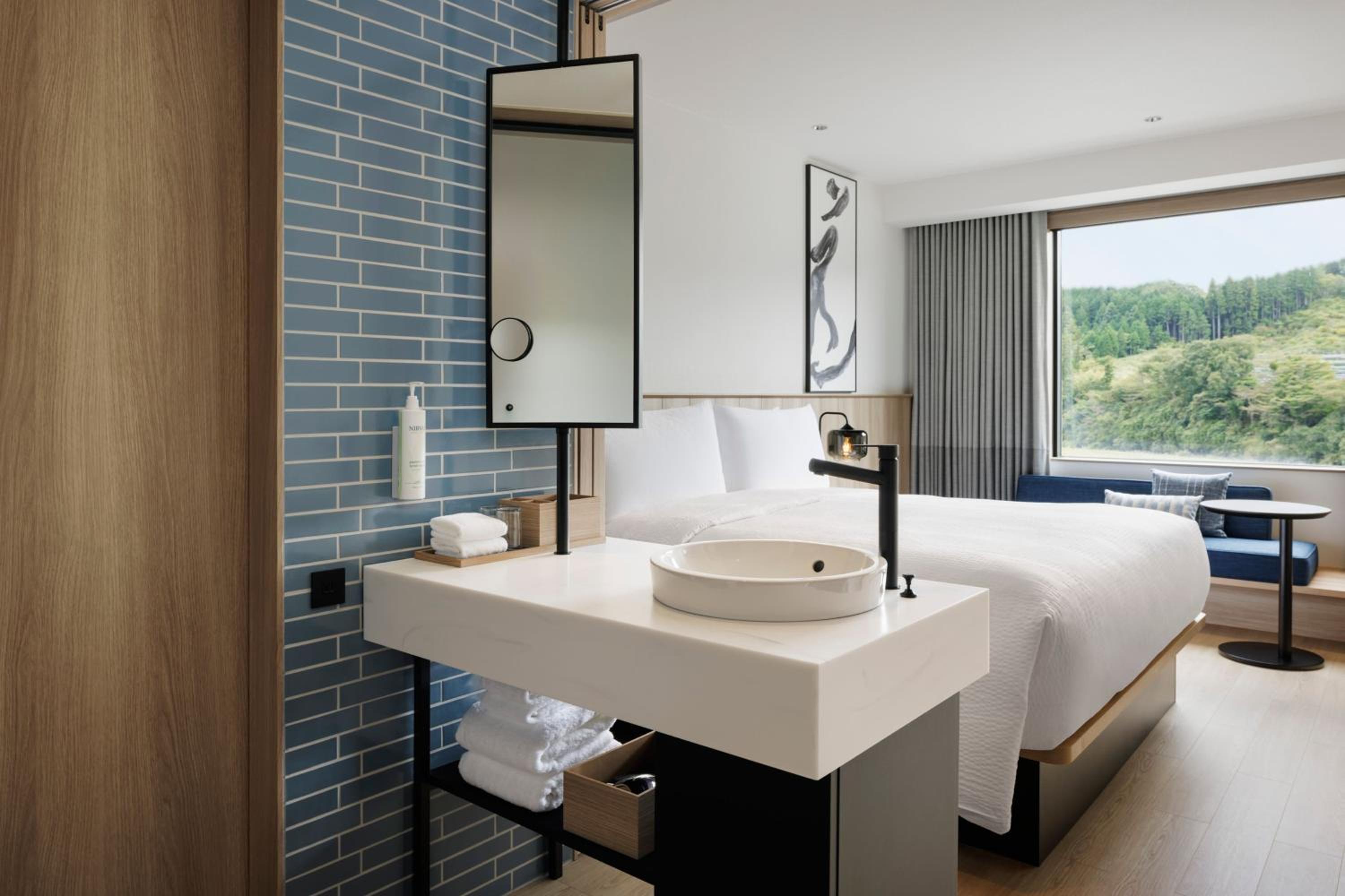 Standard King Room - Photo 7