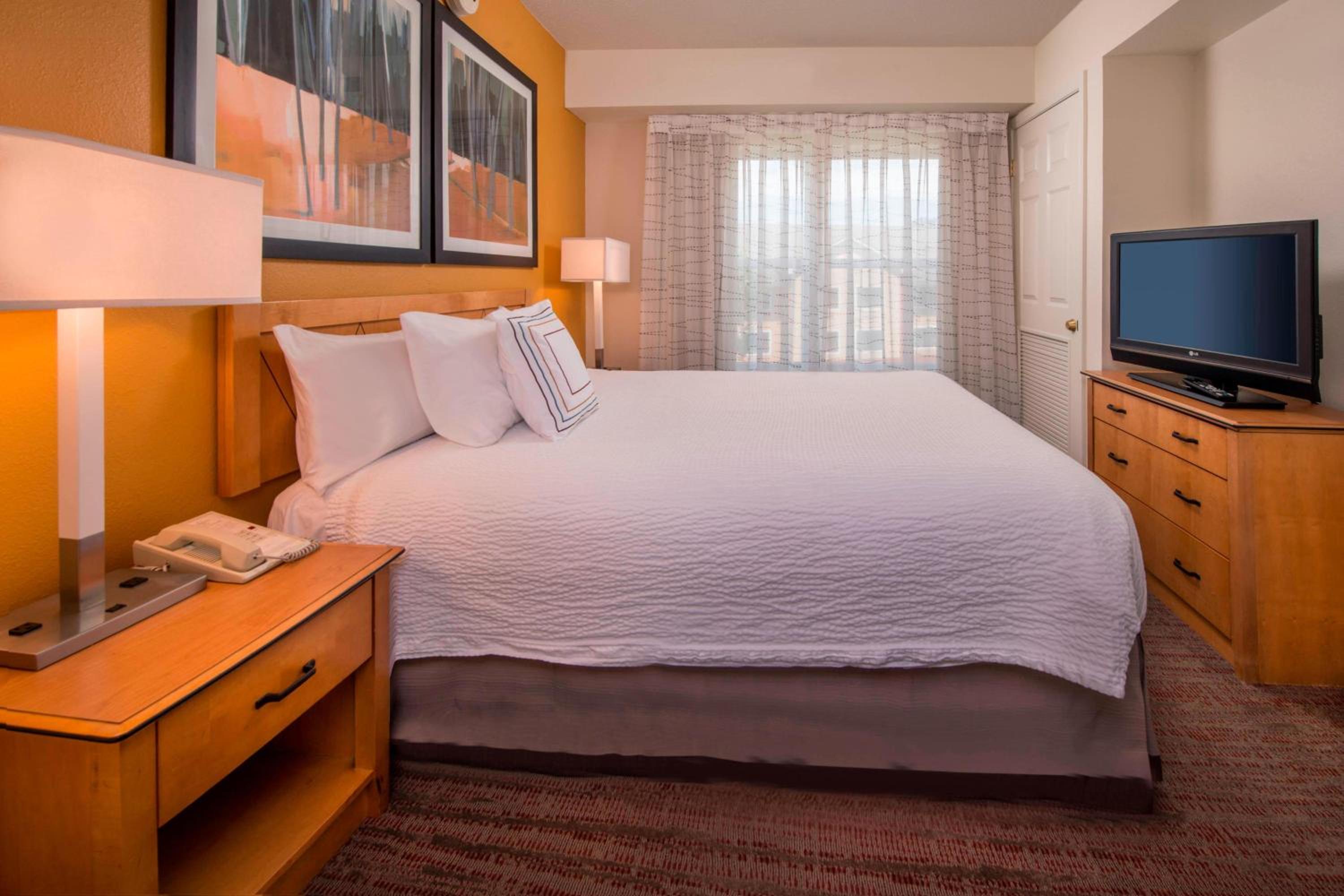 One-Bedroom Queen Suite with Sofa Bed - Photo 1