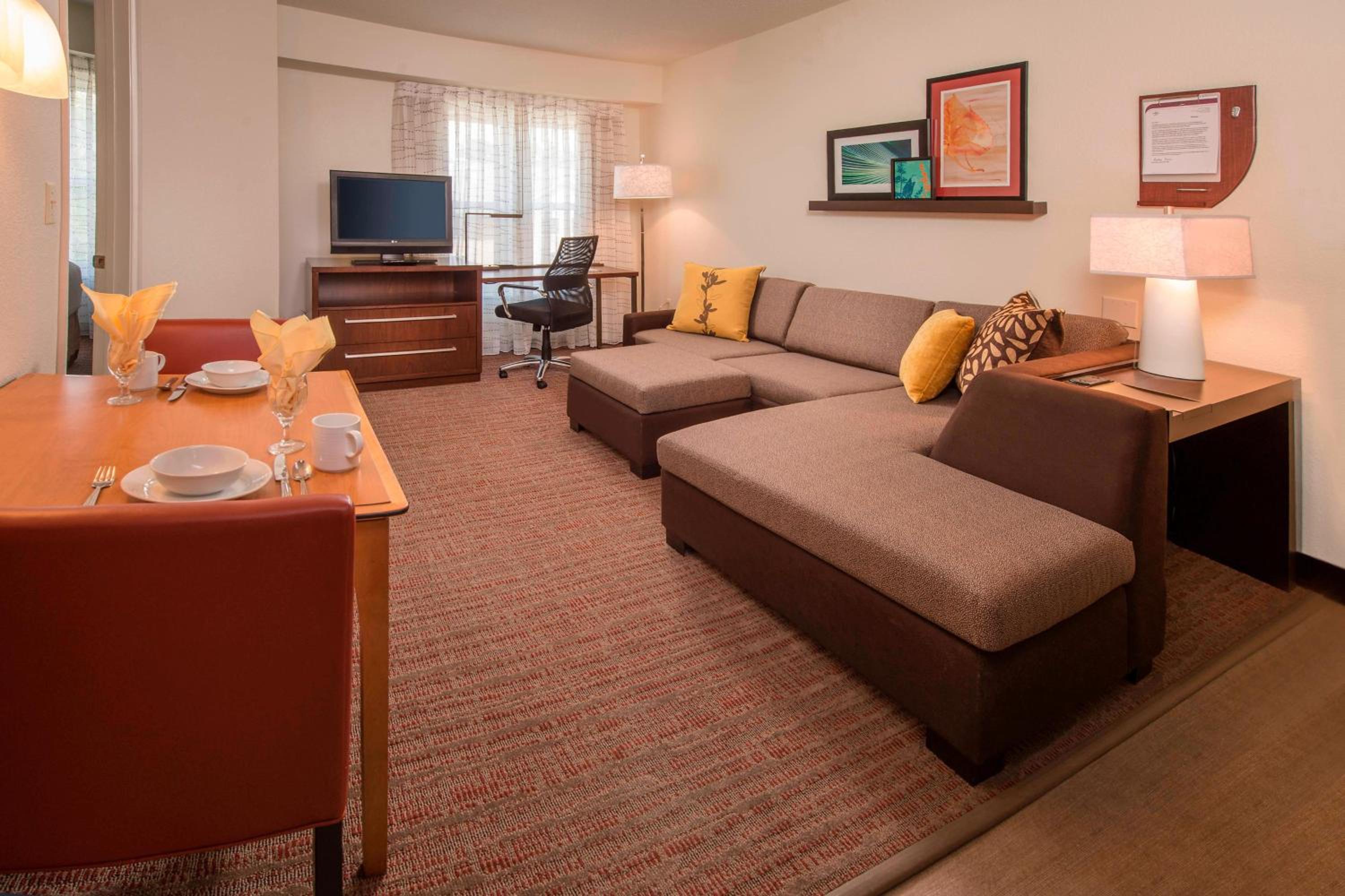 One-Bedroom Queen Suite with Sofa Bed - Photo 2