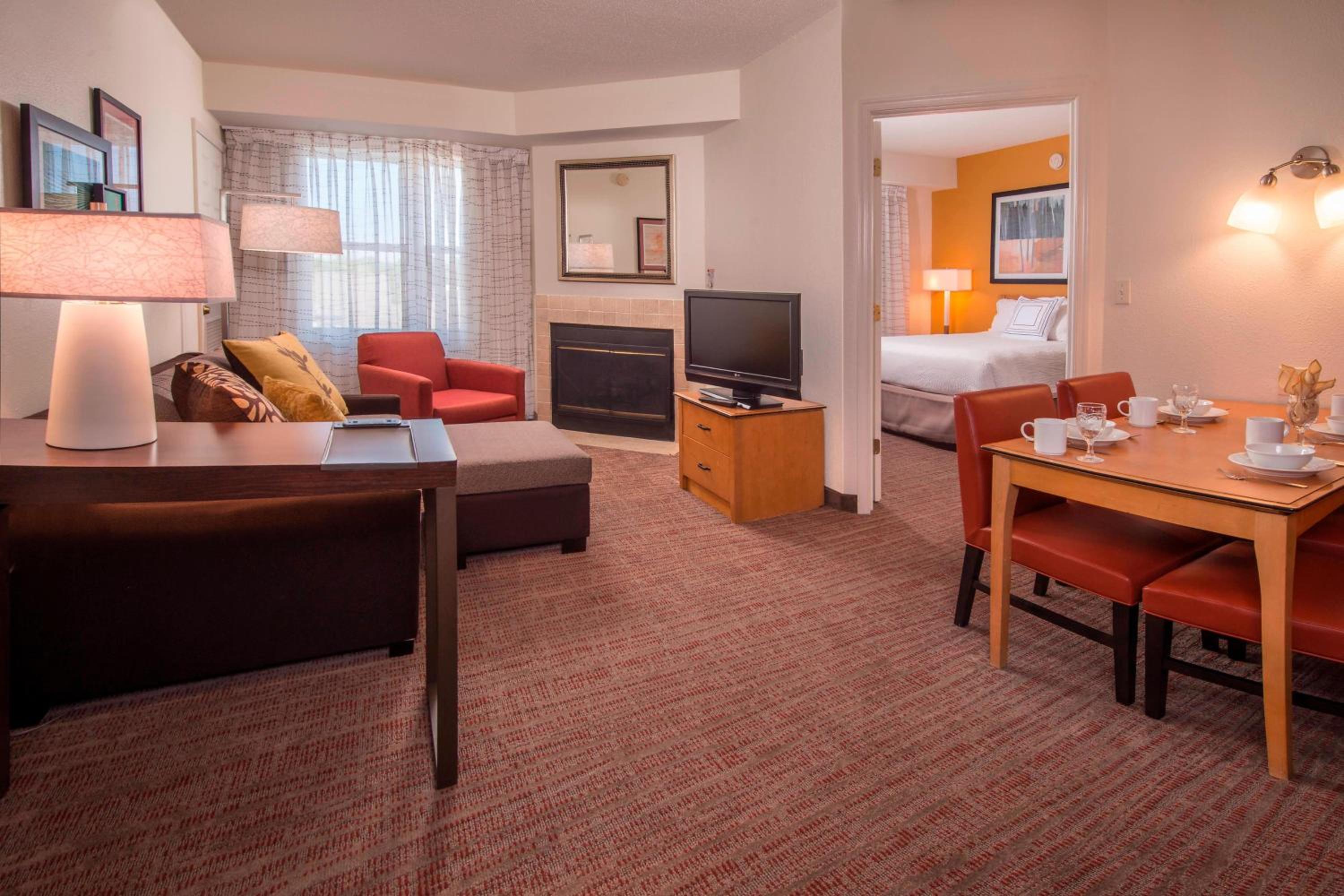 2 Bedroom Suite - Photo 3