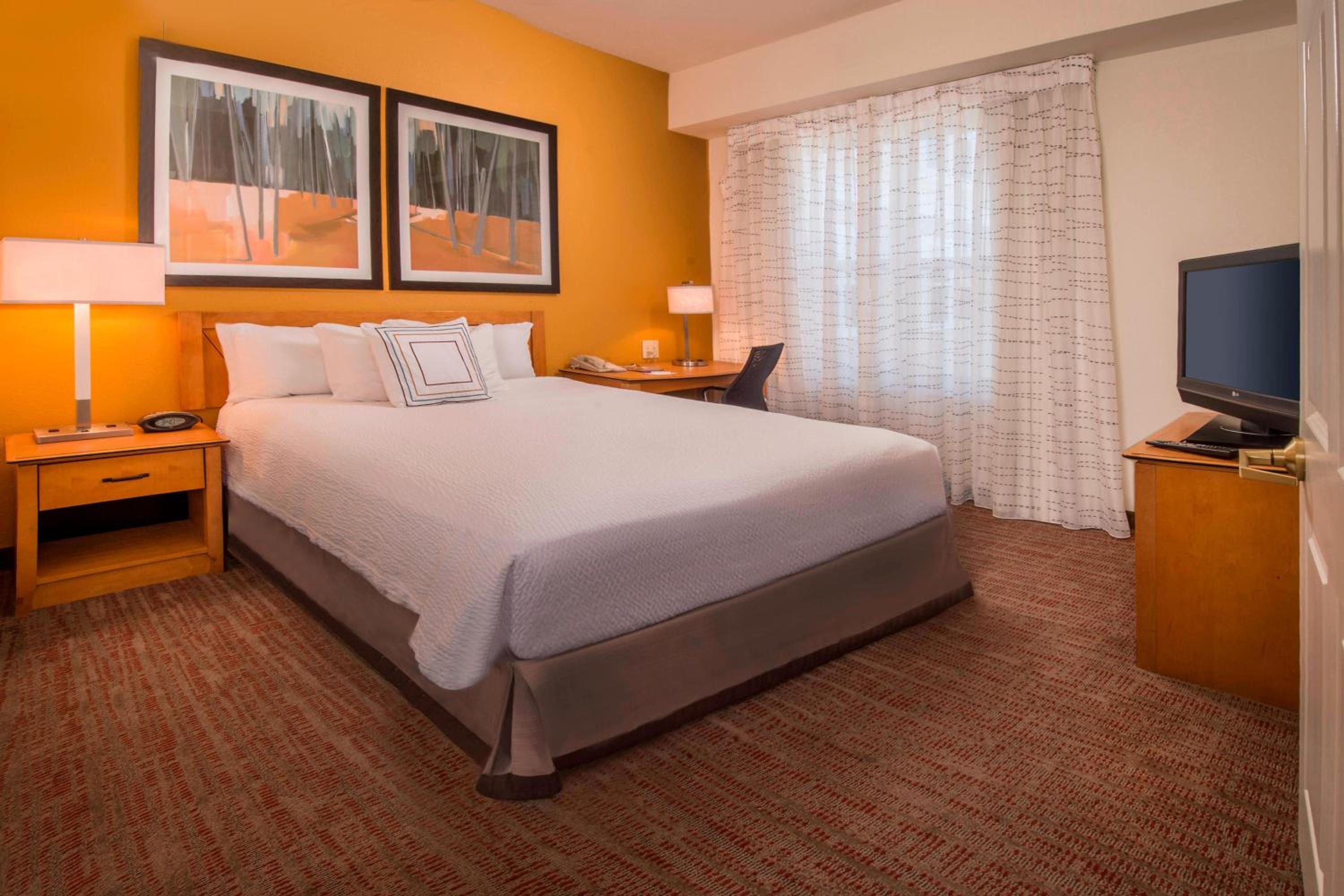 2 Bedroom Suite - Photo 4