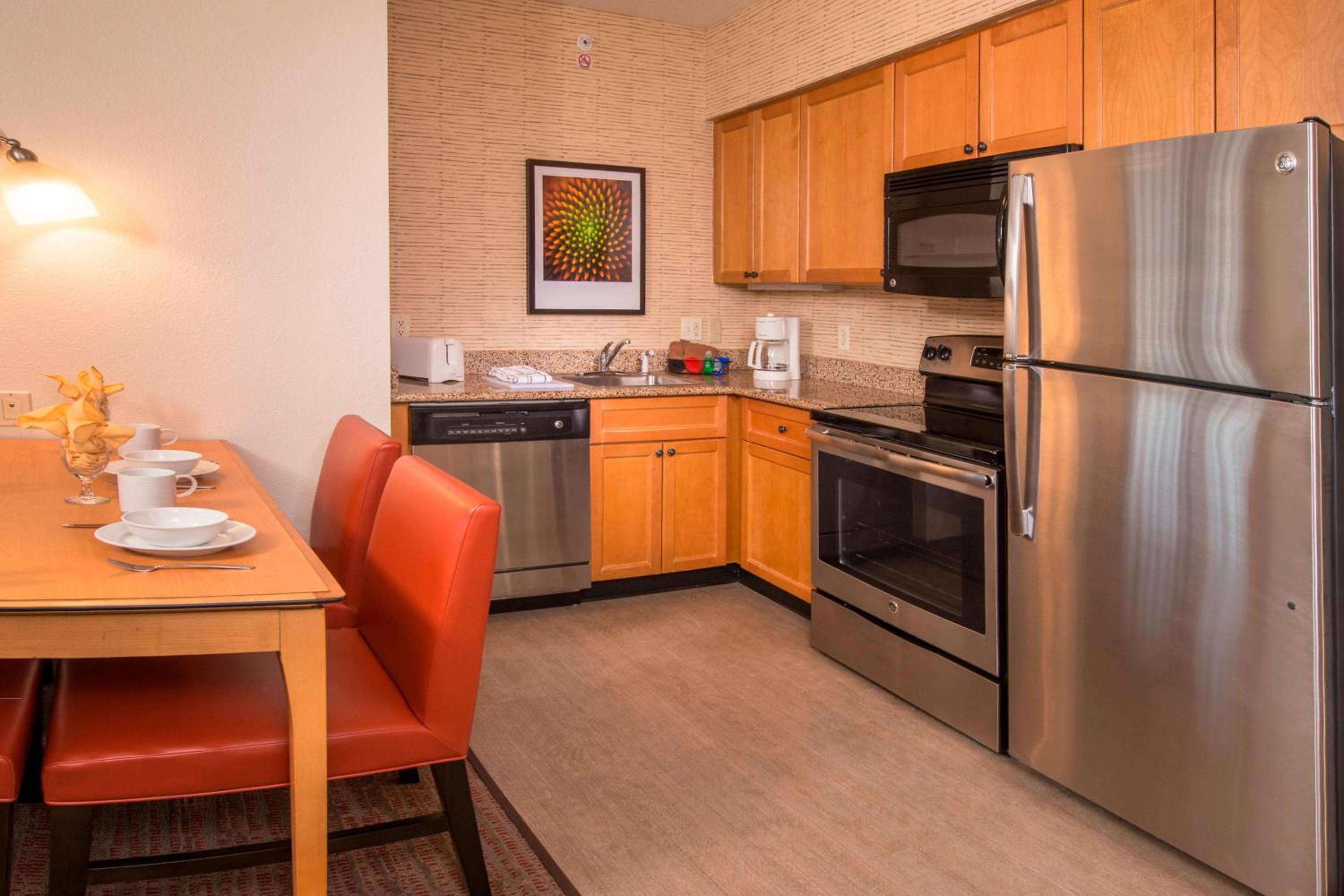 2 Bedroom Suite - Photo 2