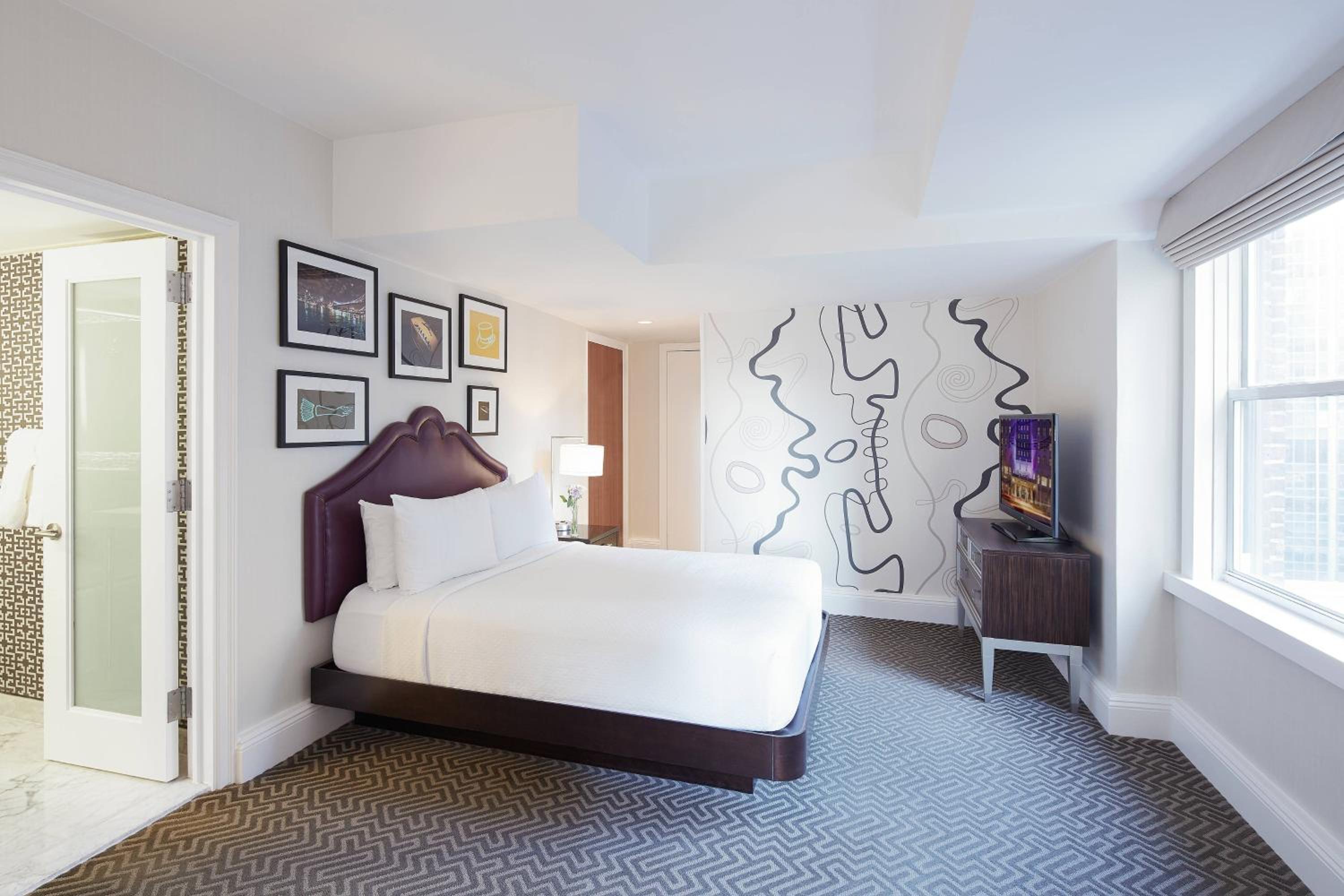 Deluxe Queen Room
