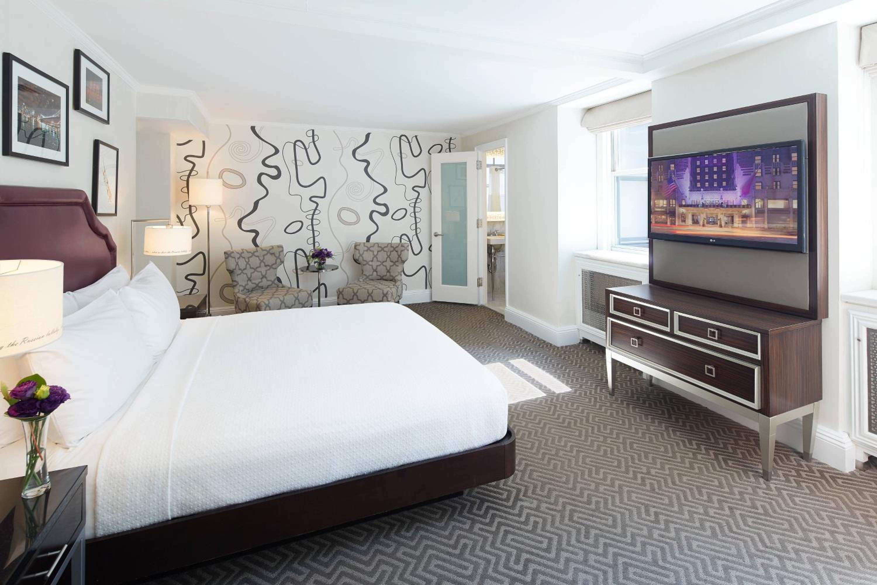 Studio, Larger Guest room, 1 King