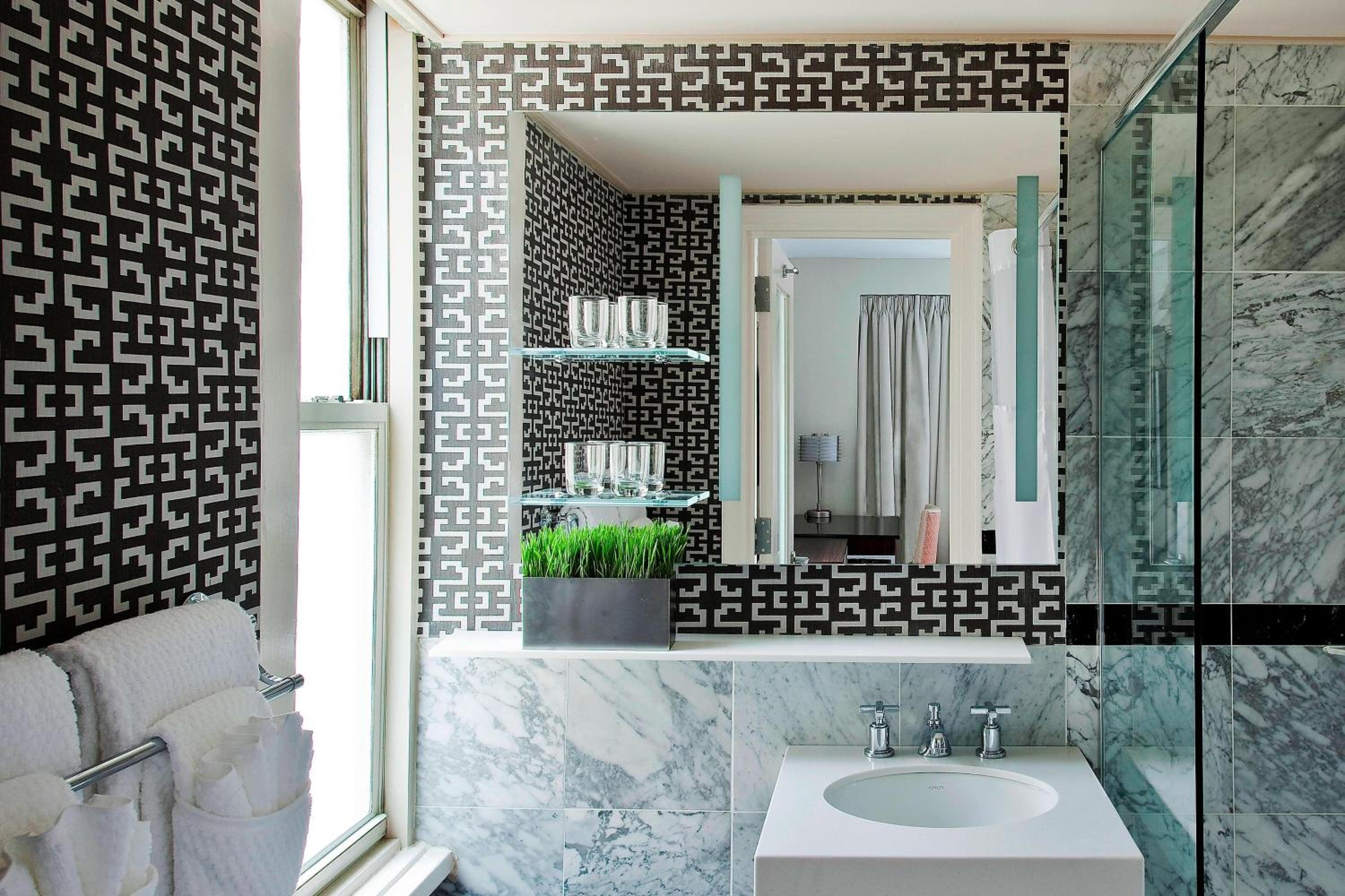 Standard Queen Room - Hearing Accessible