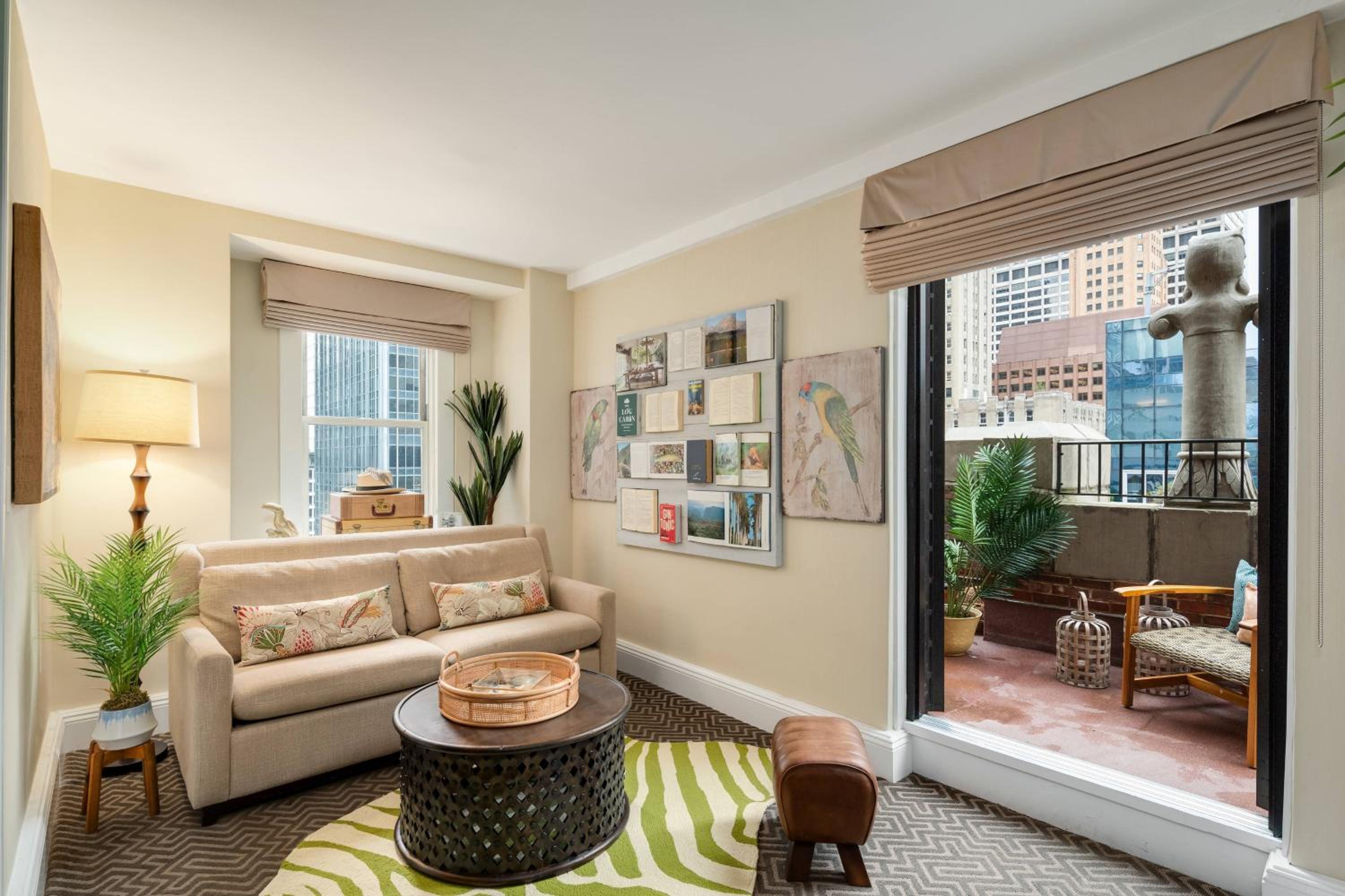 Hemingway Suite, 1 Bedroom Suite, 1 King, Sofa bed