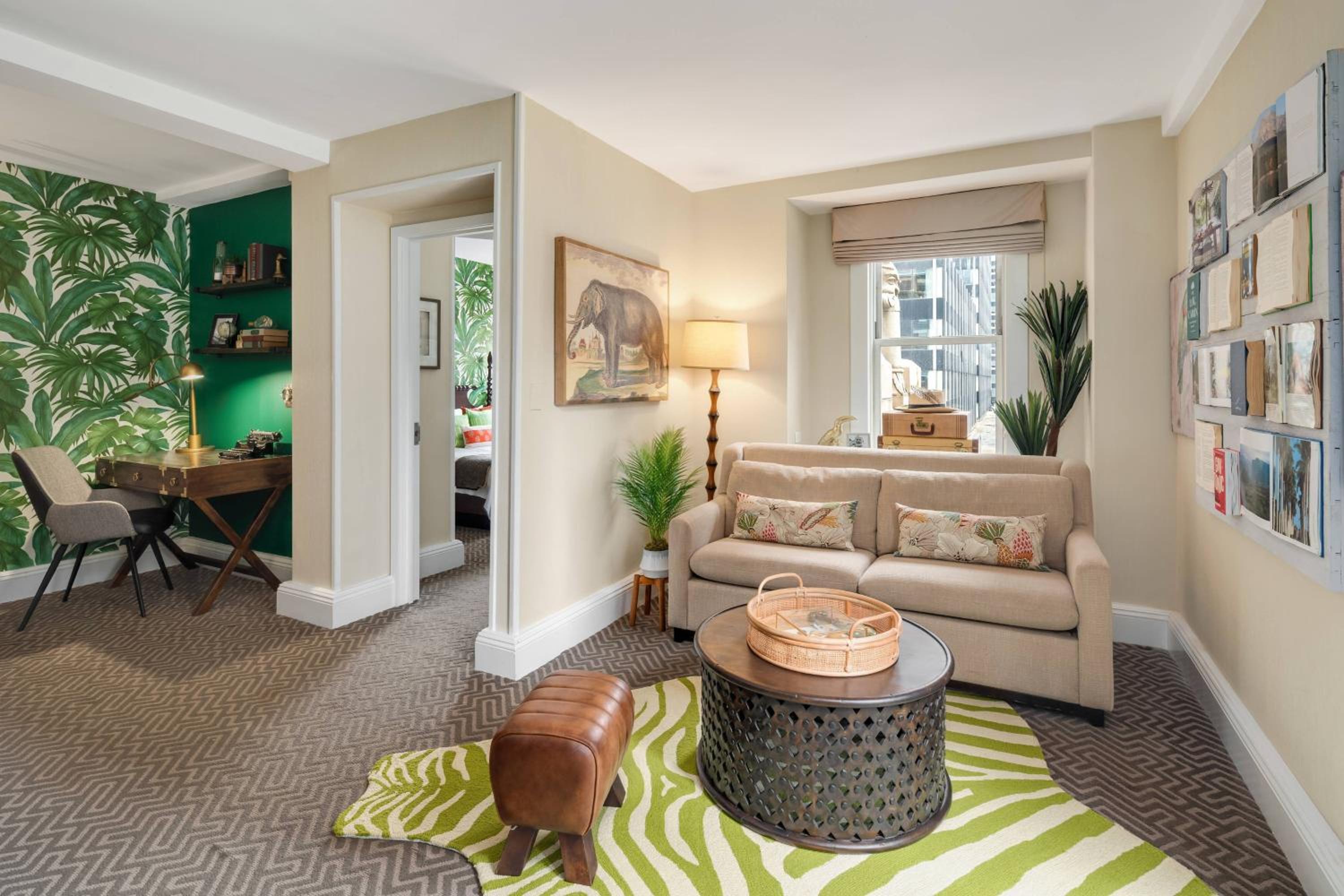 Hemingway Suite, 1 Bedroom Suite, 1 King, Sofa bed
