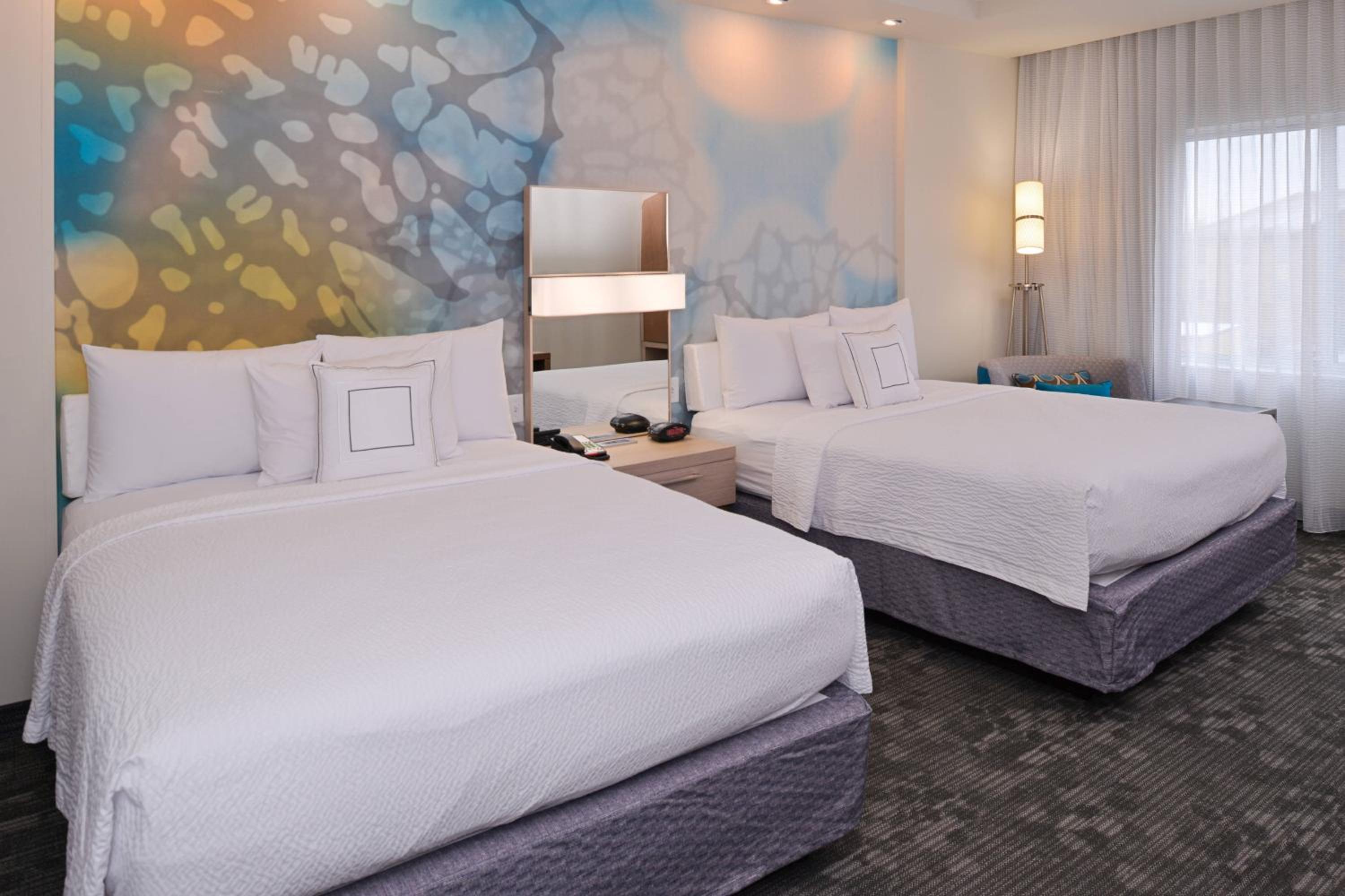 Queen Room with Two Queen Beds photo 2