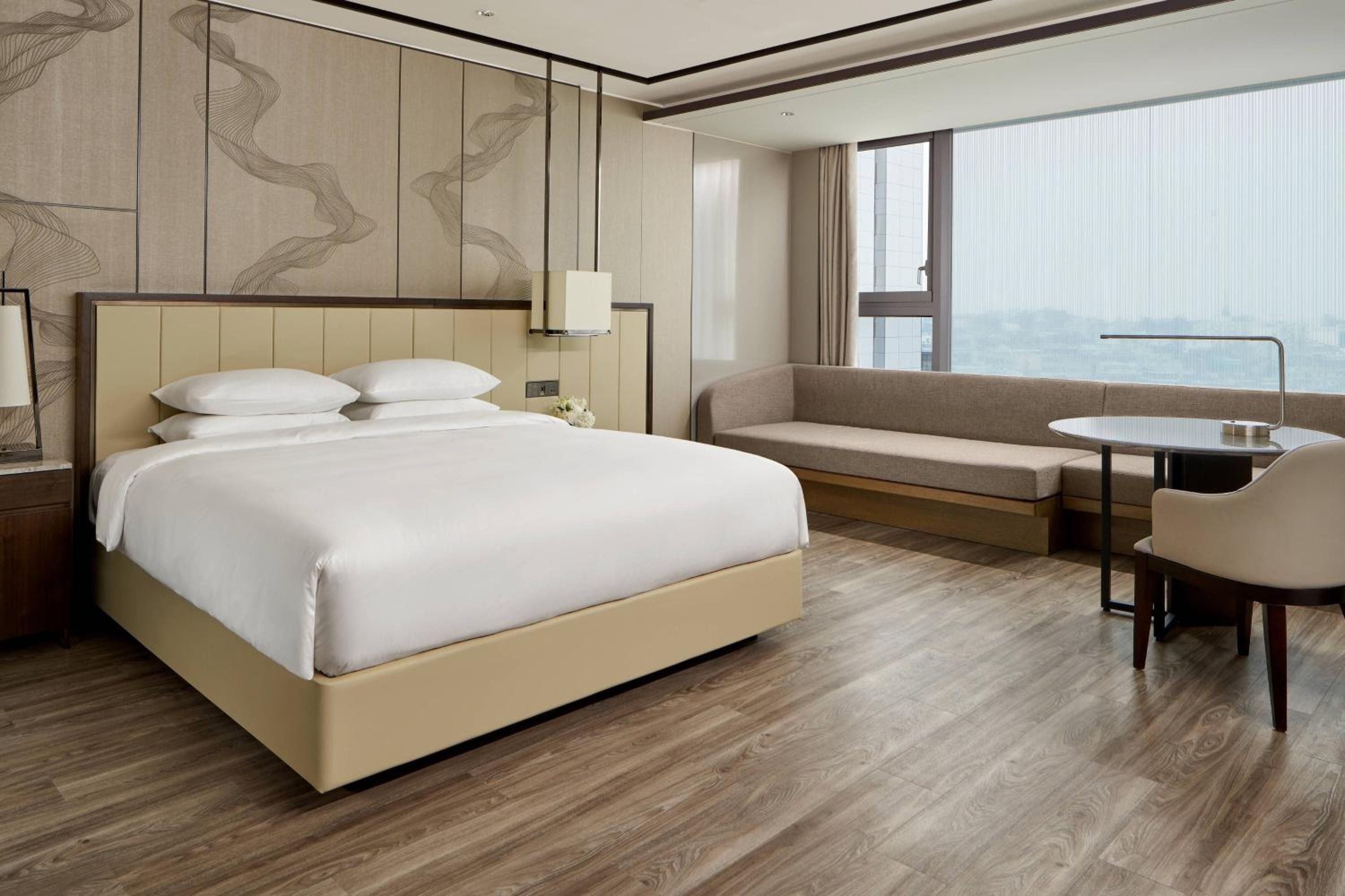 Premium Deluxe Guest Room with 1 King, City view