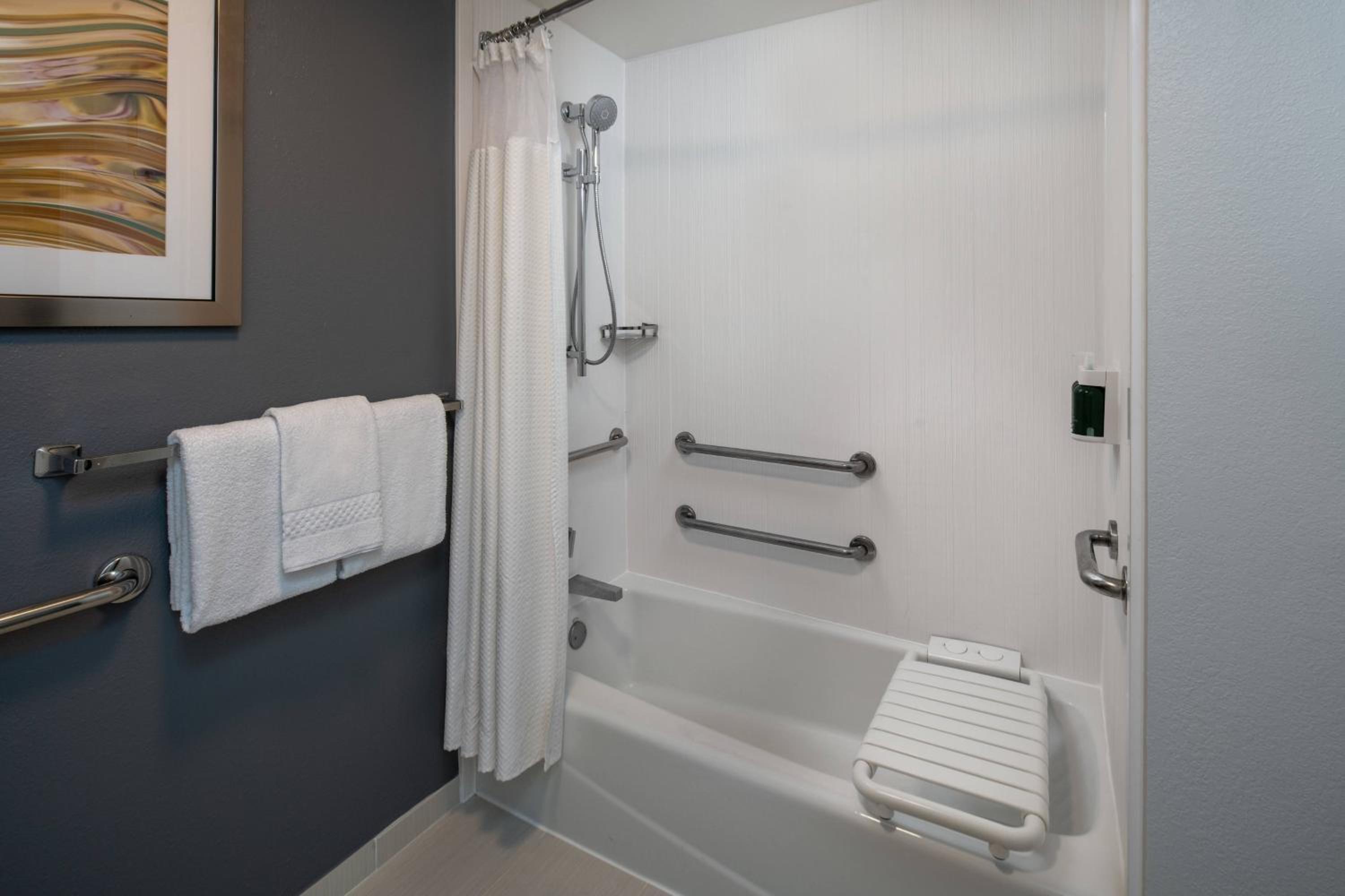 King Room with Sofa Bed and Adapted Tub - Mobility and Hearing Accessible - Photo 5