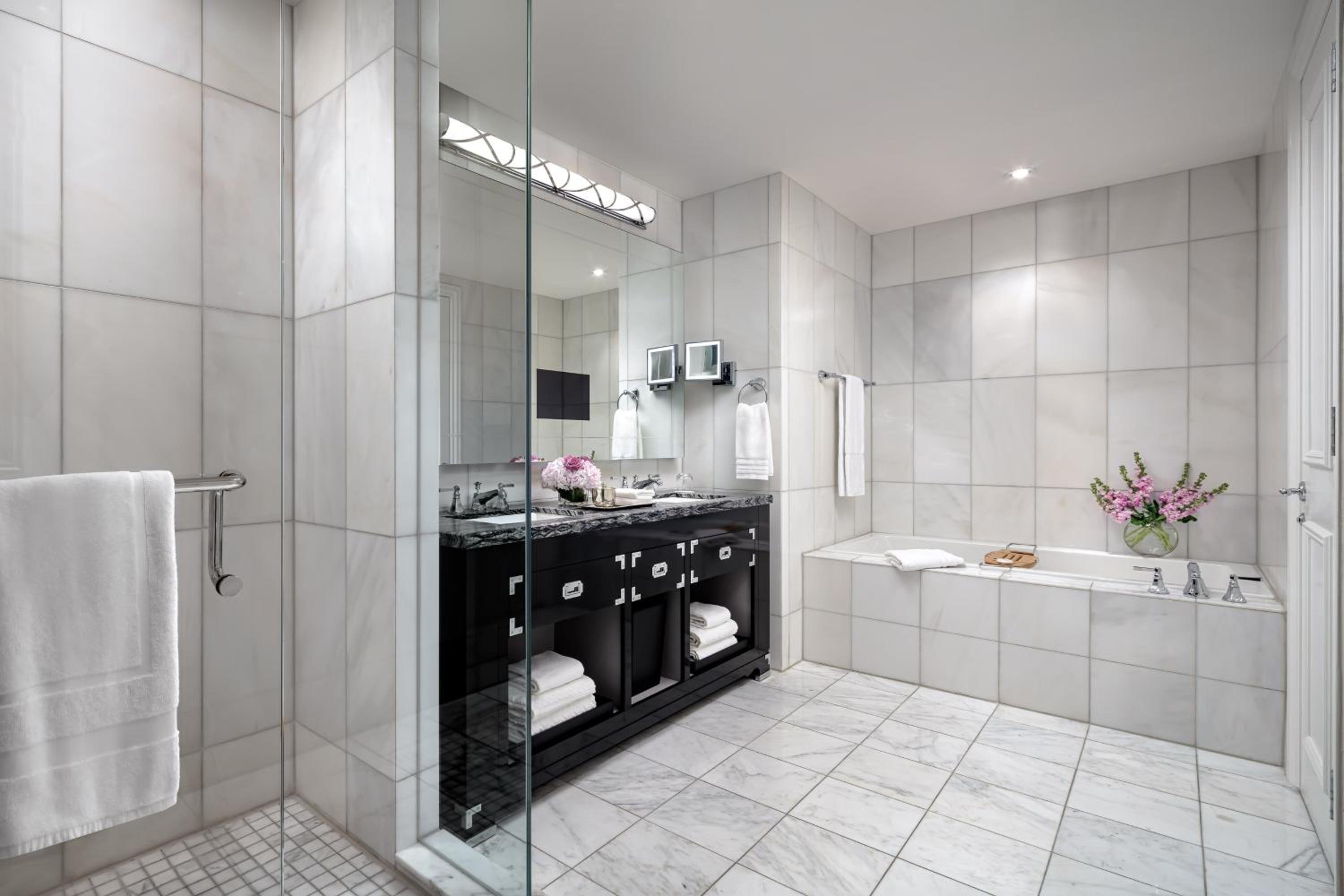 Superior Suite, 1 Bedroom Suite, City view  - Photo 5
