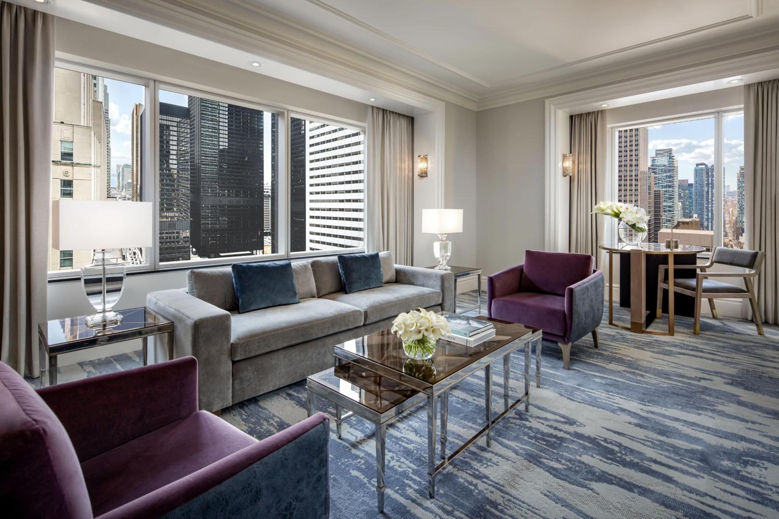 Deluxe Corner Suite, 1 Bedroom Suite, City view, Corner room - Photo 3