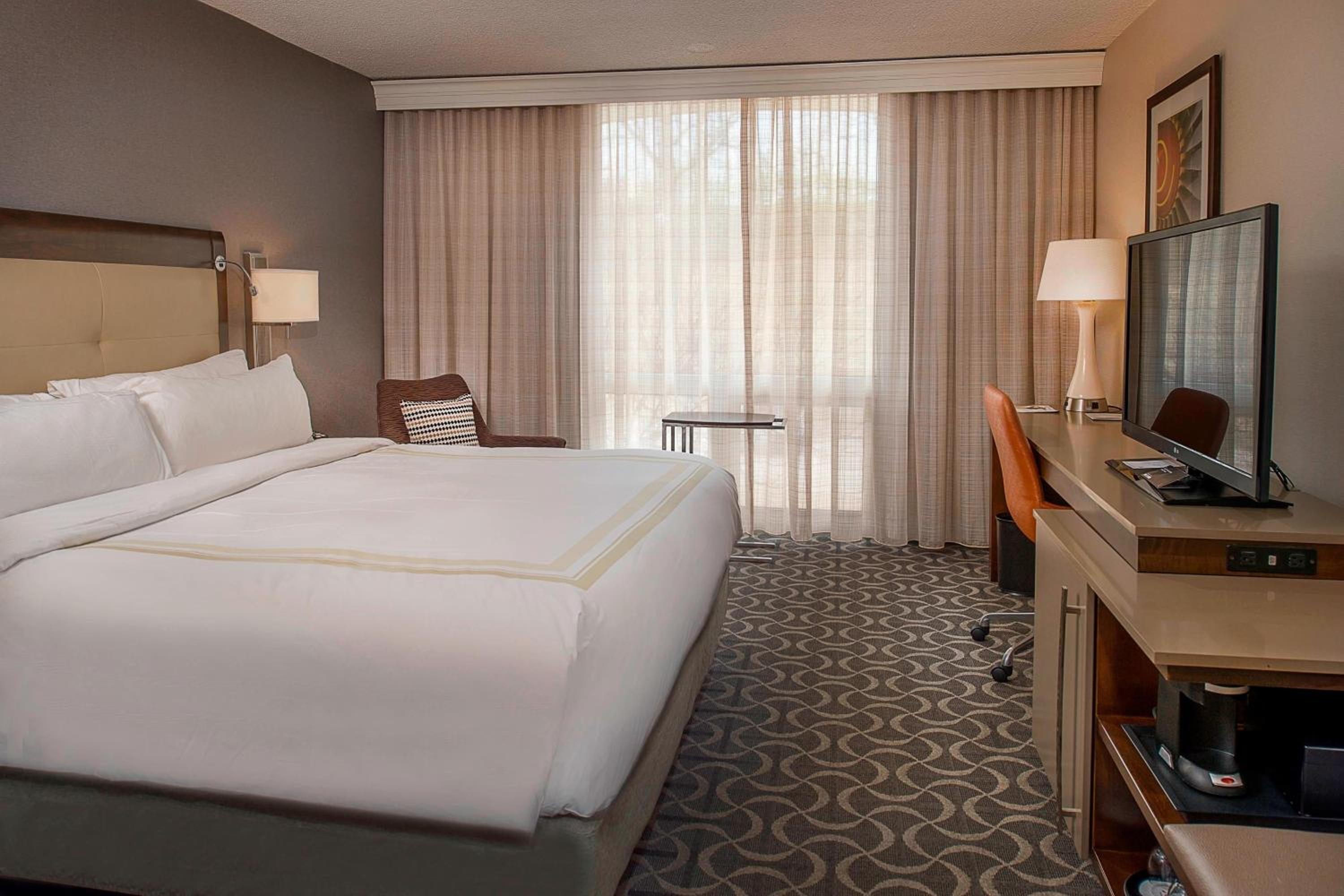 Standard, Guest room, 1 King - Photo 3