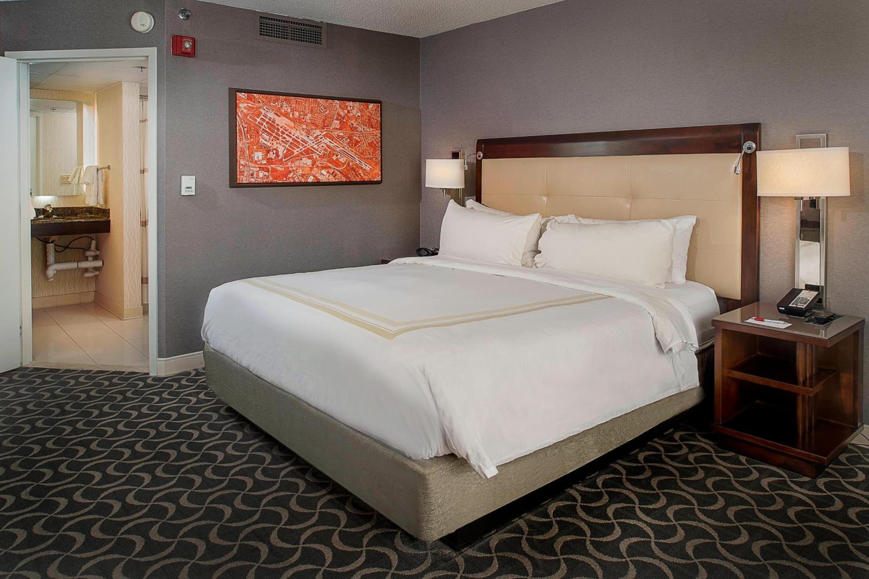 Standard, Guest room, 1 King - Photo 6