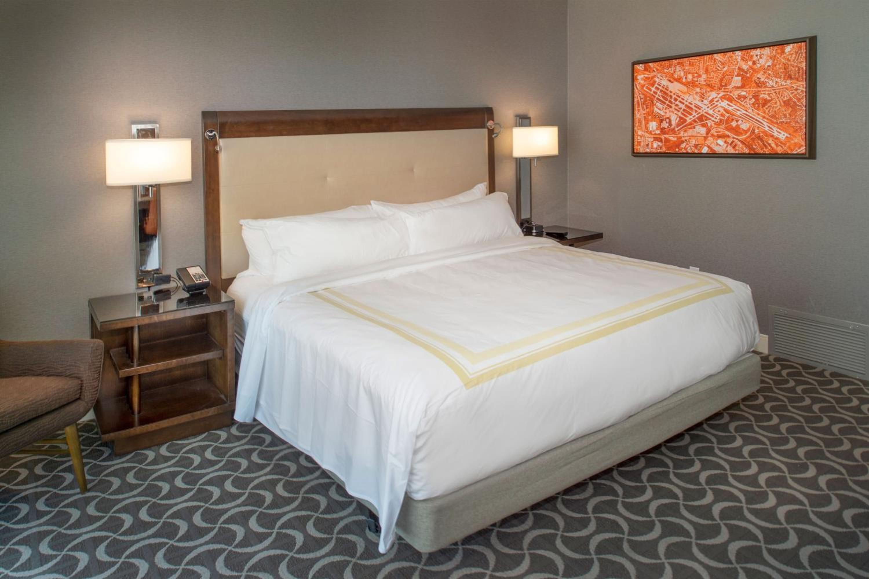 Executive, Guest room, 1 King, East Tower      - Photo 4