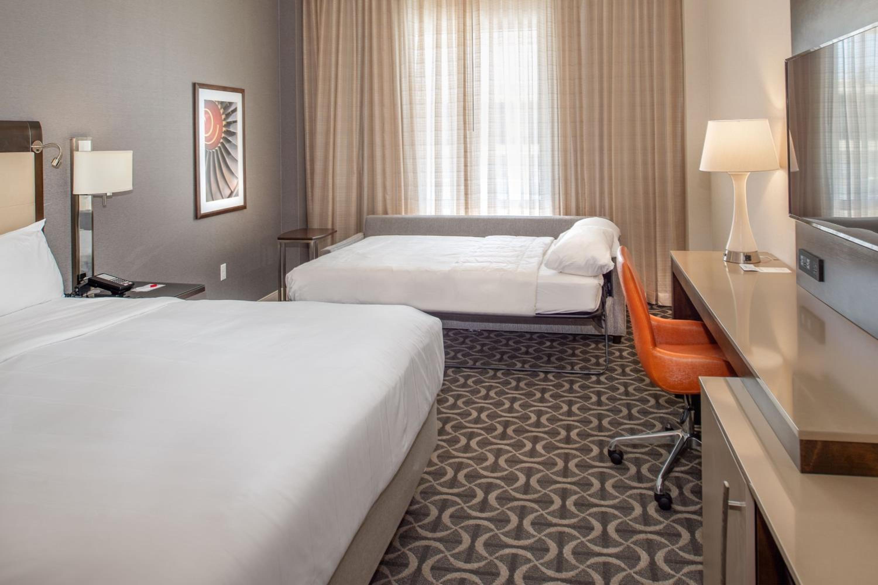 Executive, Guest room, 1 King, East Tower      - Photo 3